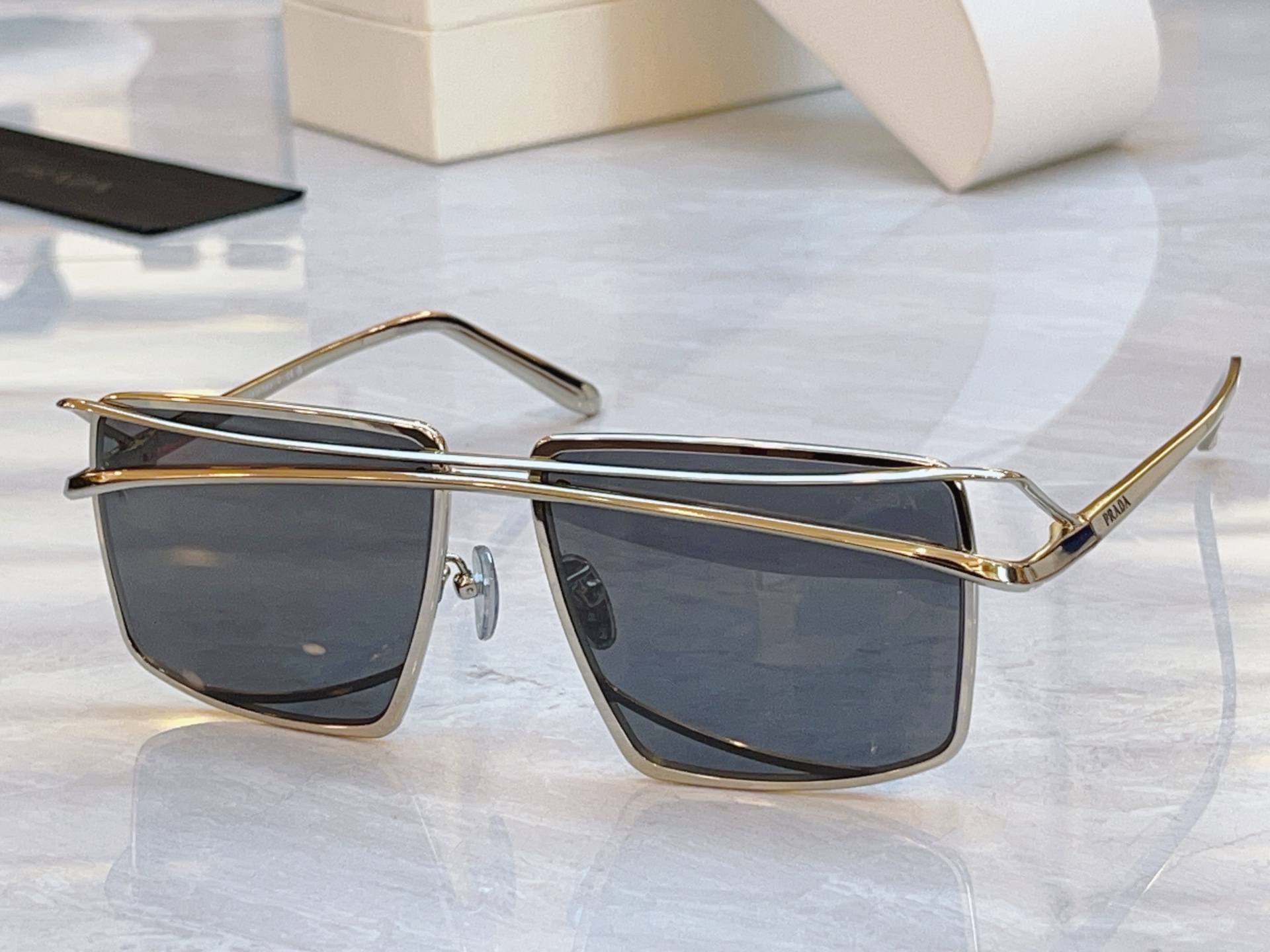 ，【PRAD*】普拉*达新款太阳镜🕶️，MODEL：SPR C55，SIZE：58口15-140