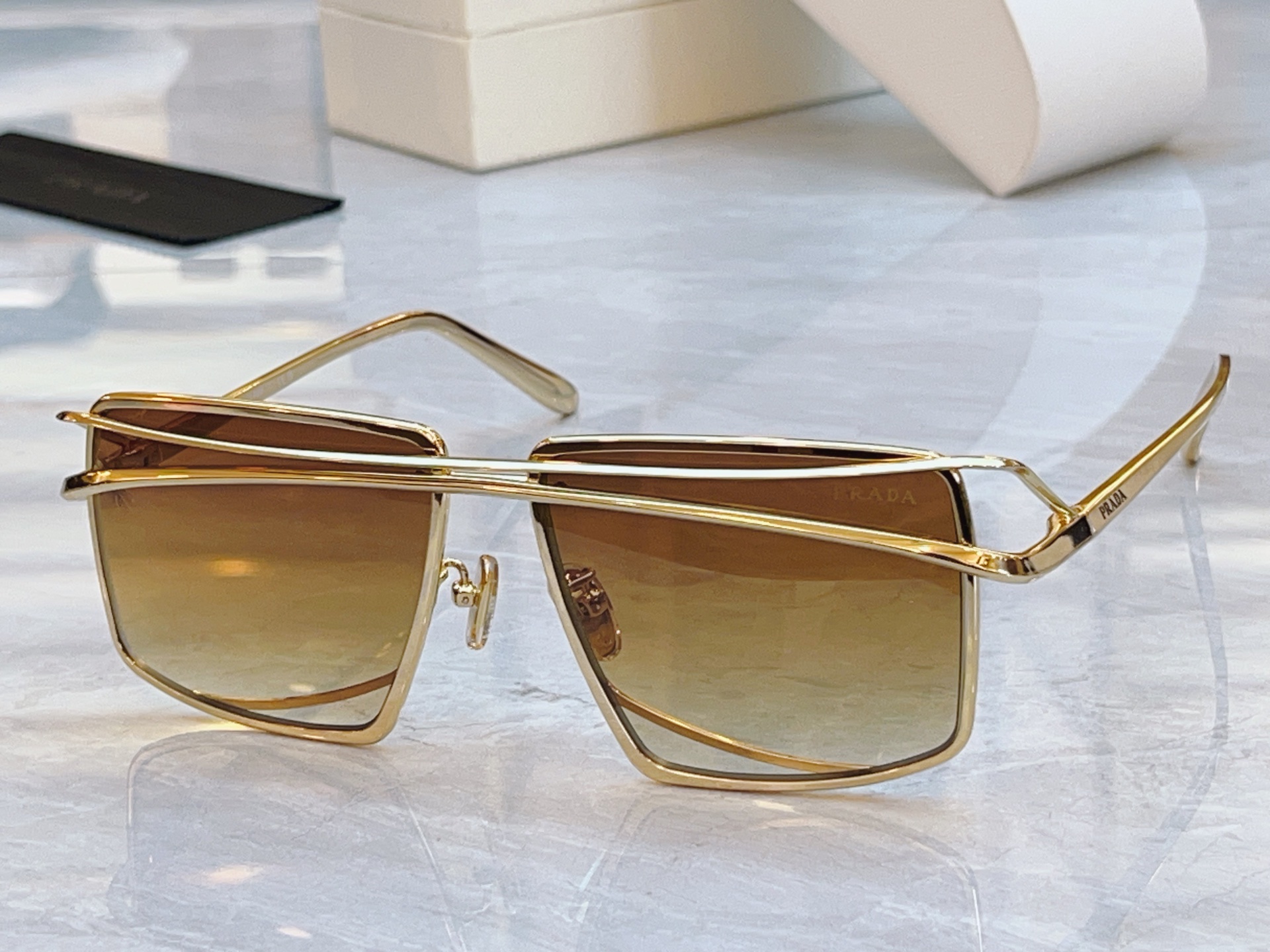 ，【PRAD*】普拉*达新款太阳镜🕶️，MODEL：SPR C55，SIZE：58口15-140