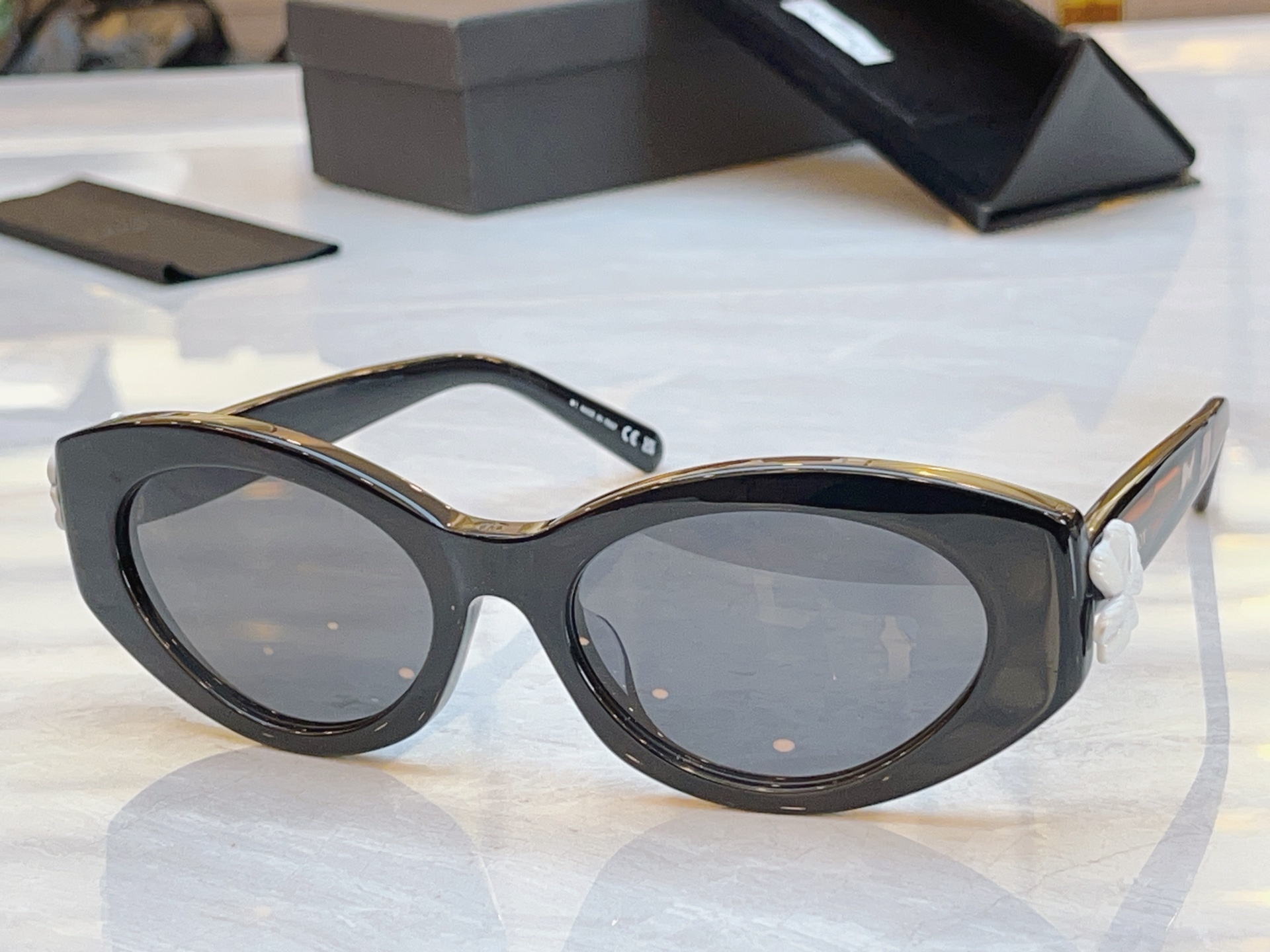 ，【DIO* 】迪*奥新款太阳镜，MODEL：Clover B1F，SIZE：54口19-140