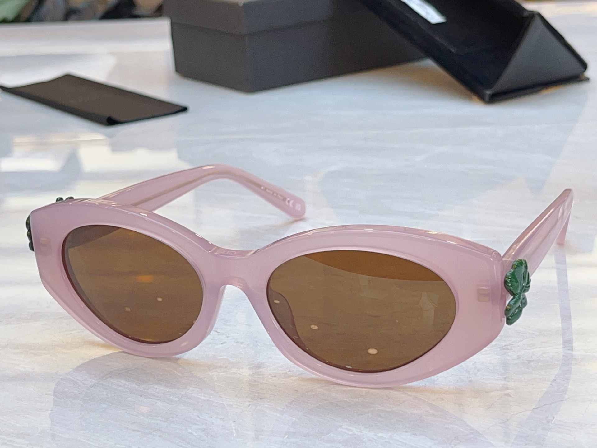 ，【DIO* 】迪*奥新款太阳镜，MODEL：Clover B1F，SIZE：54口19-140