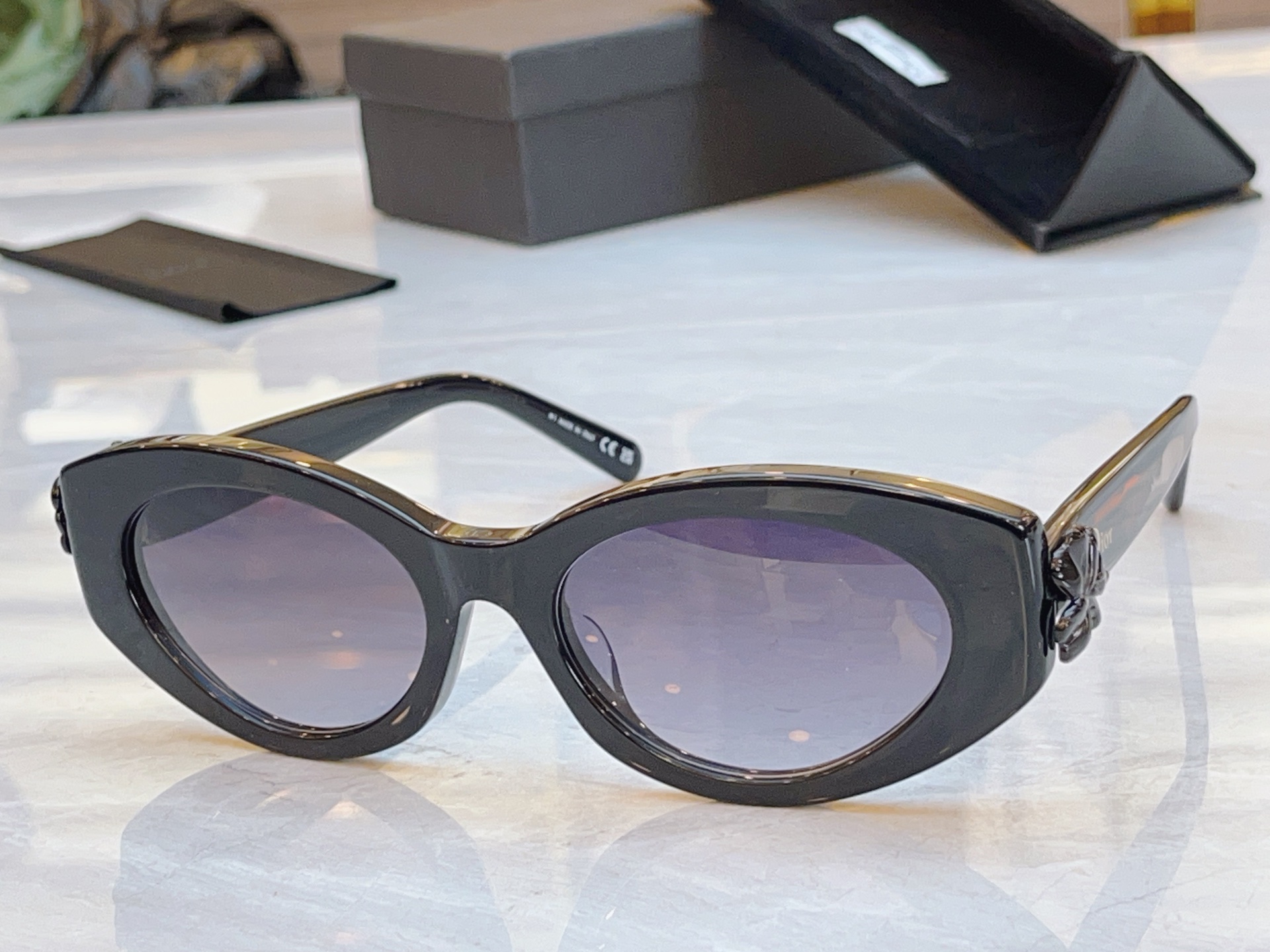 ，【DIO* 】迪*奥新款太阳镜，MODEL：Clover B1F，SIZE：54口19-140