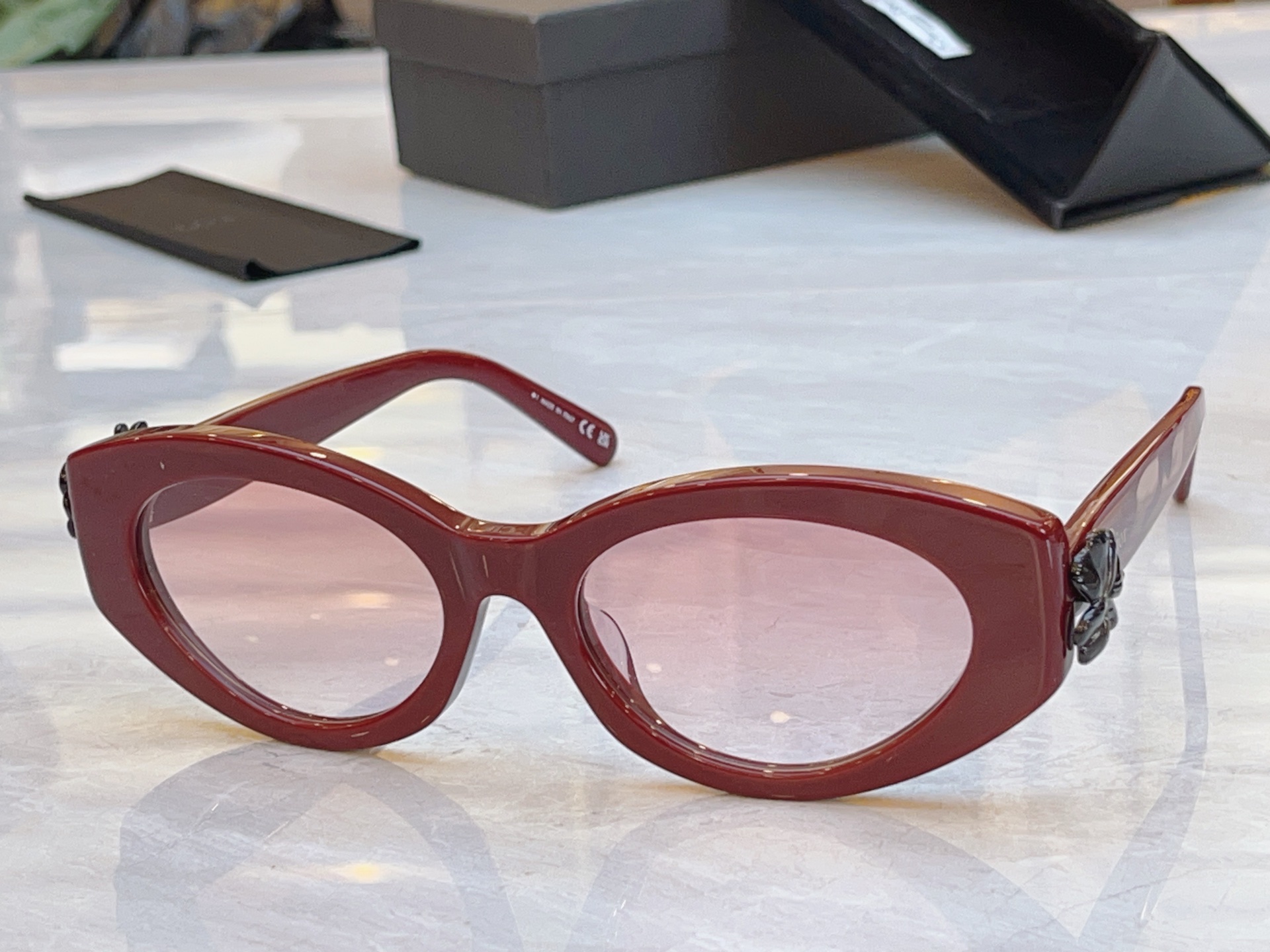 ，【DIO* 】迪*奥新款太阳镜，MODEL：Clover B1F，SIZE：54口19-140