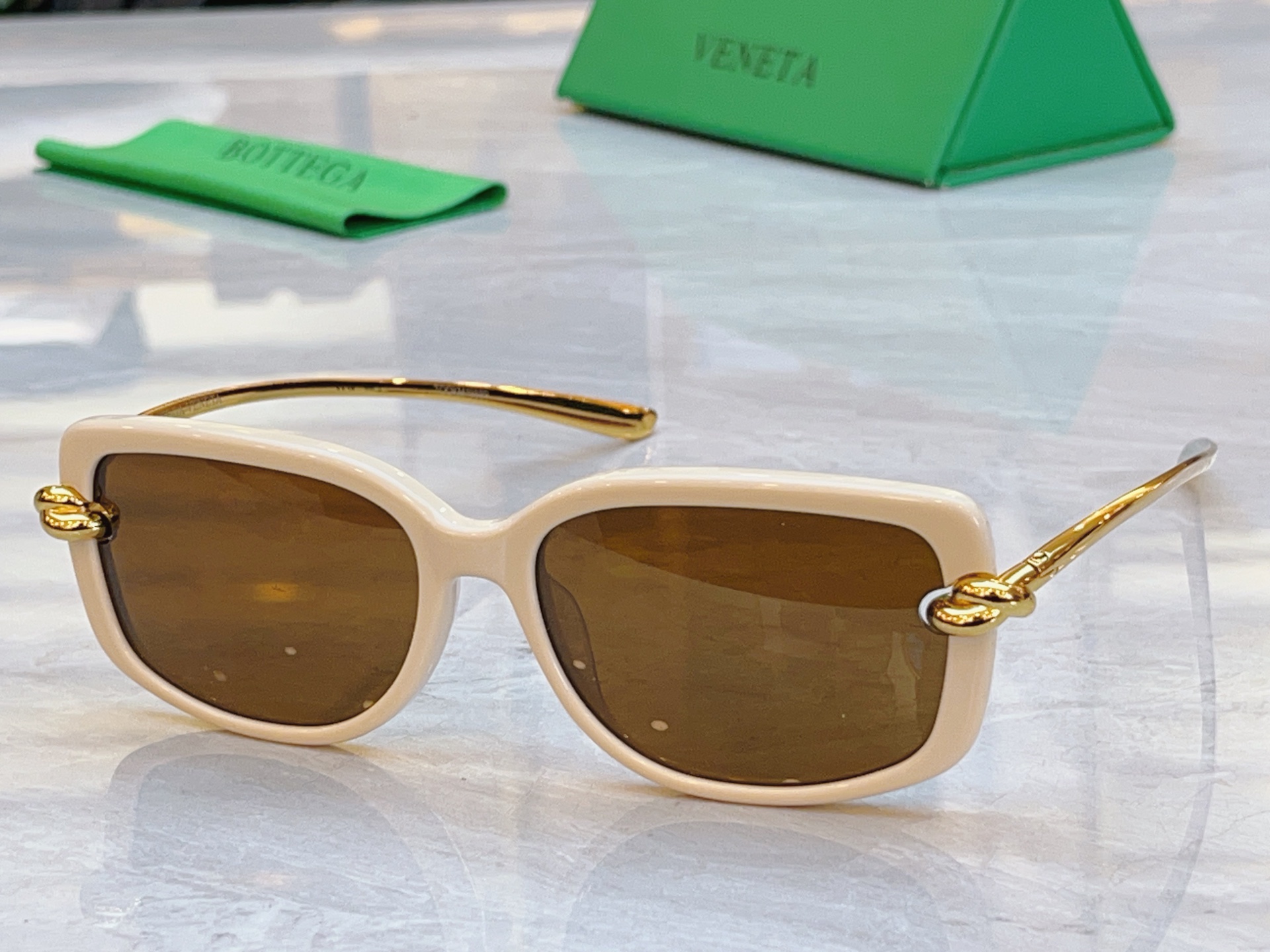 ，【BOTTEGA VENET*】宝缇*嘉新款眼镜架，MODEL：BV1440SA，SIZE：55口17