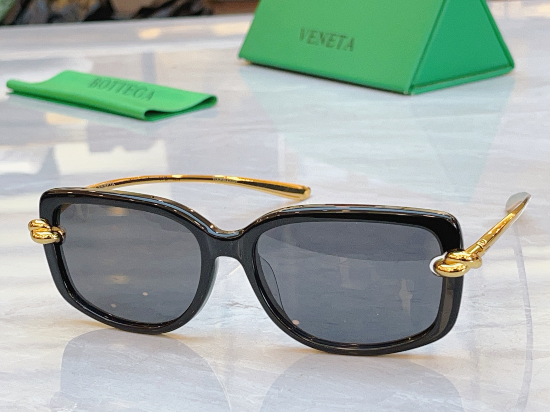 ，【BOTTEGA VENET*】宝缇*嘉新款眼镜架，MODEL：BV1440SA，SIZE：55口17