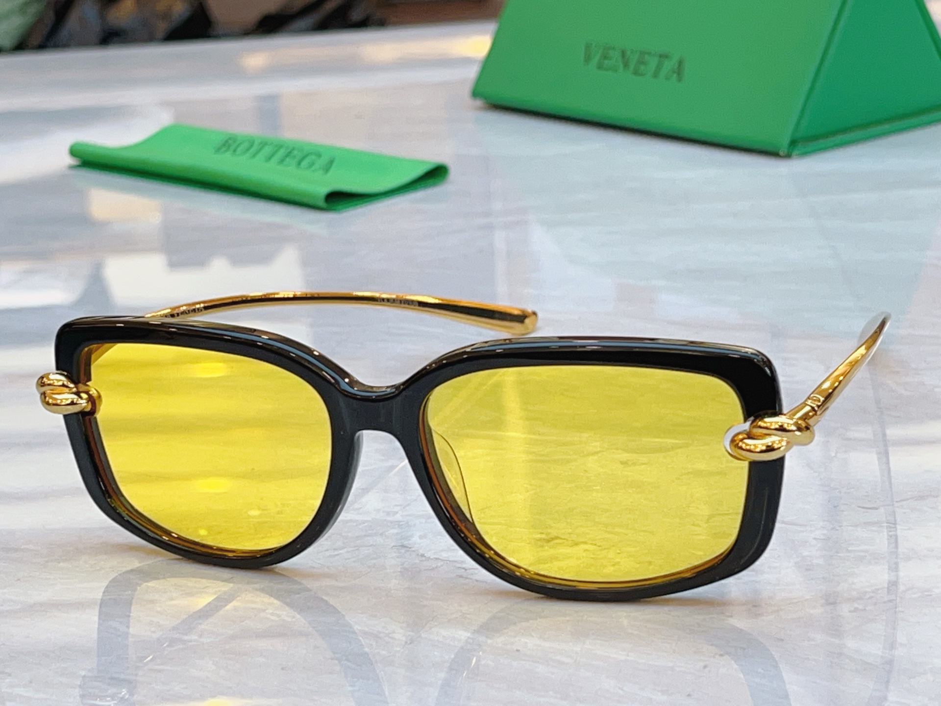 ，【BOTTEGA VENET*】宝缇*嘉新款眼镜架，MODEL：BV1440SA，SIZE：55口17