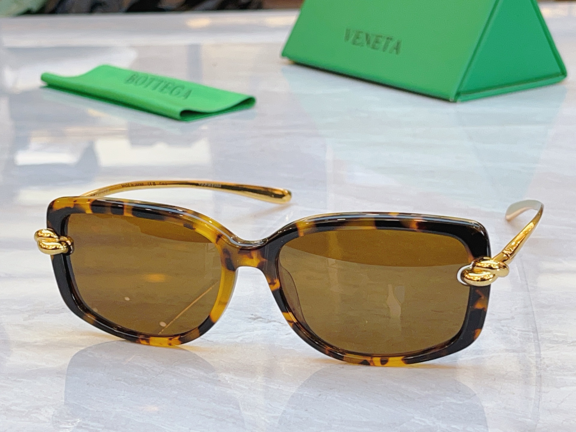 ，【BOTTEGA VENET*】宝缇*嘉新款眼镜架，MODEL：BV1440SA，SIZE：55口17