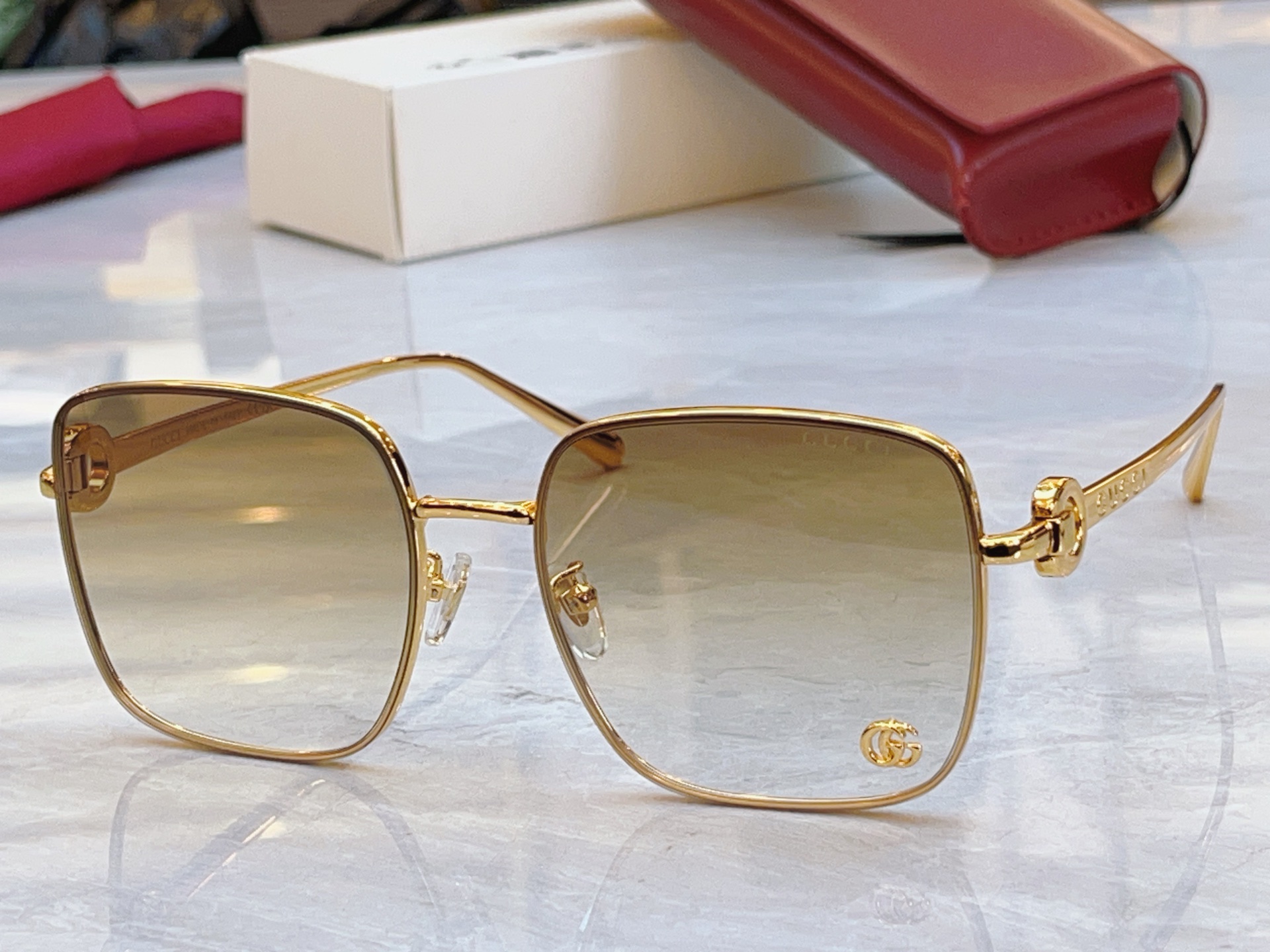 ，【GUCC*】古*驰新款太阳镜，MODEL：GG1552S，SIZE：59口18-145