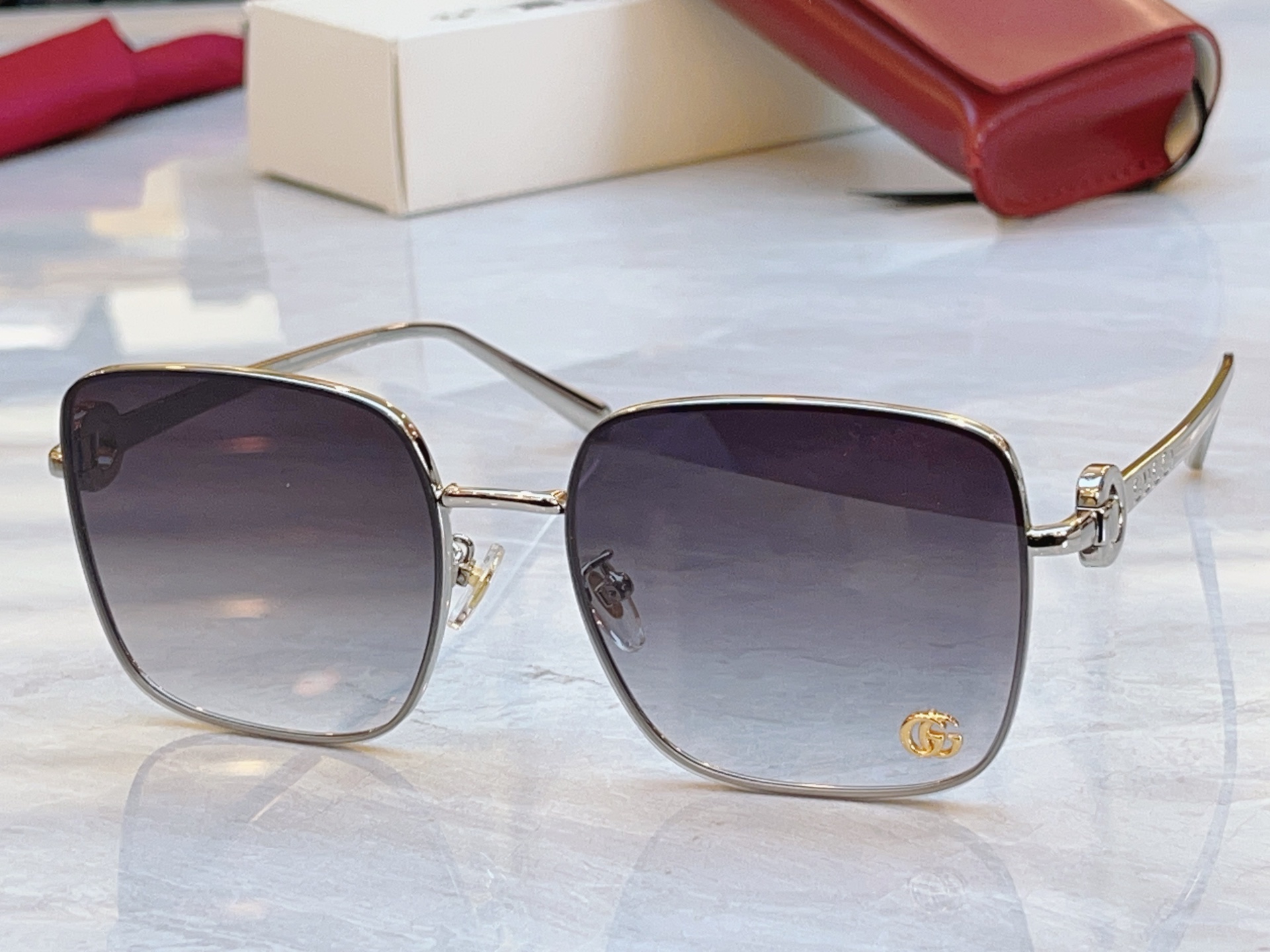 ，【GUCC*】古*驰新款太阳镜，MODEL：GG1552S，SIZE：59口18-145