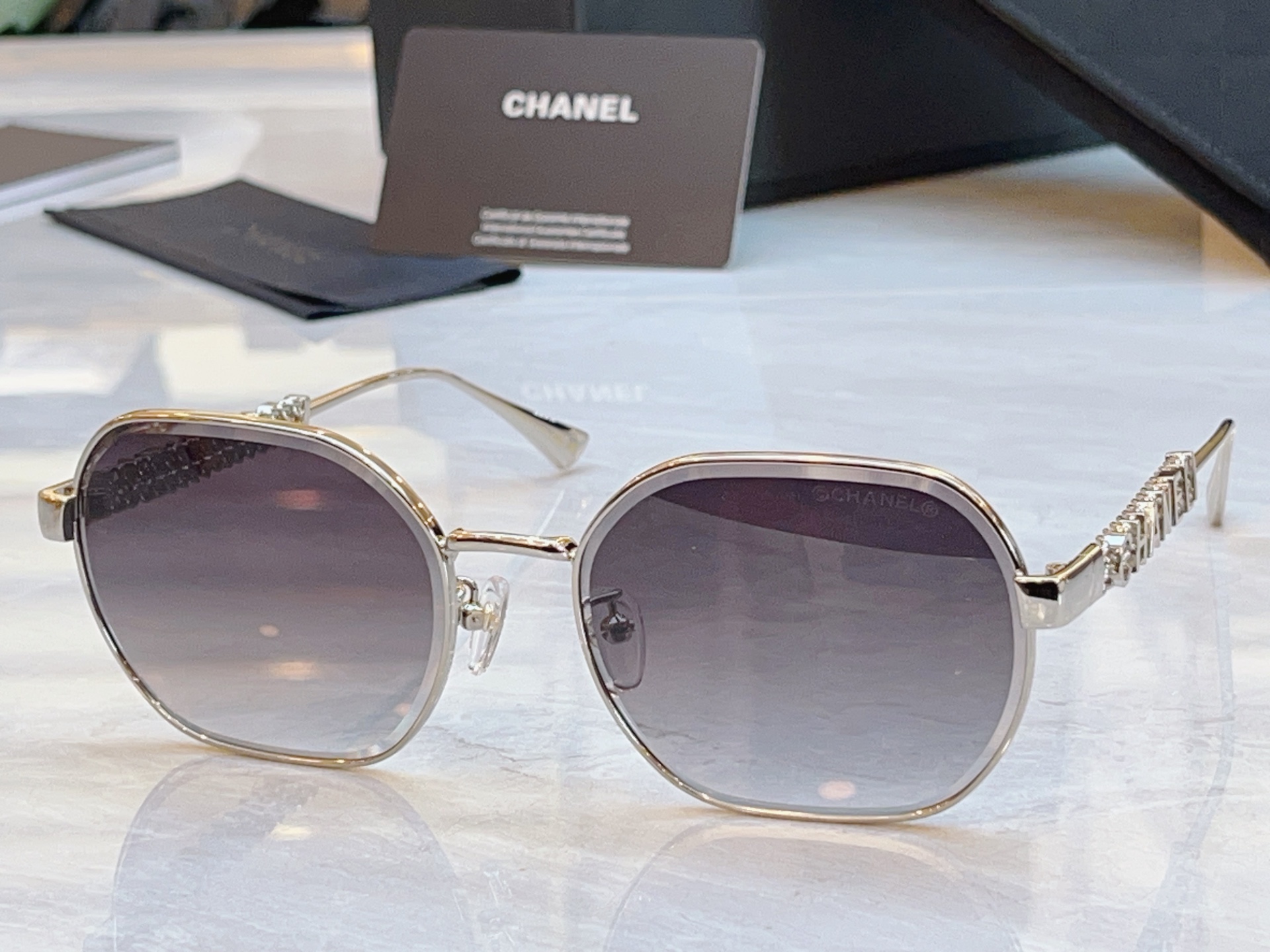 ，【CHANE*】香奈*儿新款太阳镜，MODEL：CH5516-H，SIZE：58口18-140