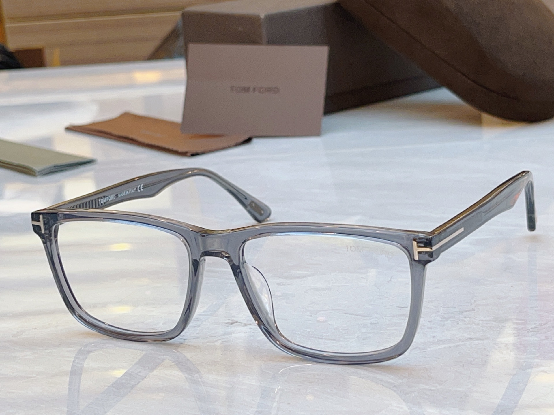 ，【TOM FOR*】汤姆*福特新款眼镜架，MODEL：TF5979，SIZE：54口19-145