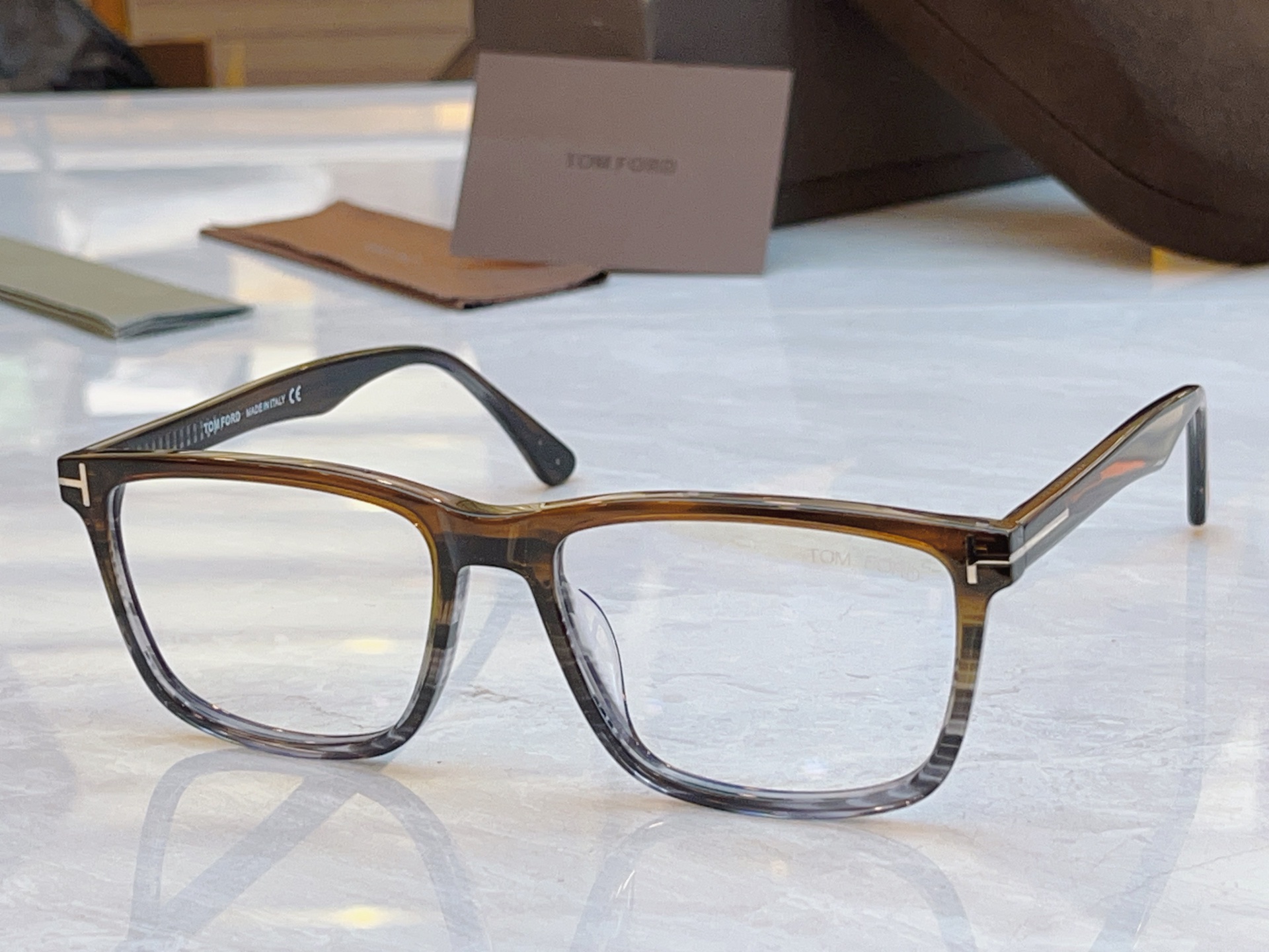 ，【TOM FOR*】汤姆*福特新款眼镜架，MODEL：TF5979，SIZE：54口19-145