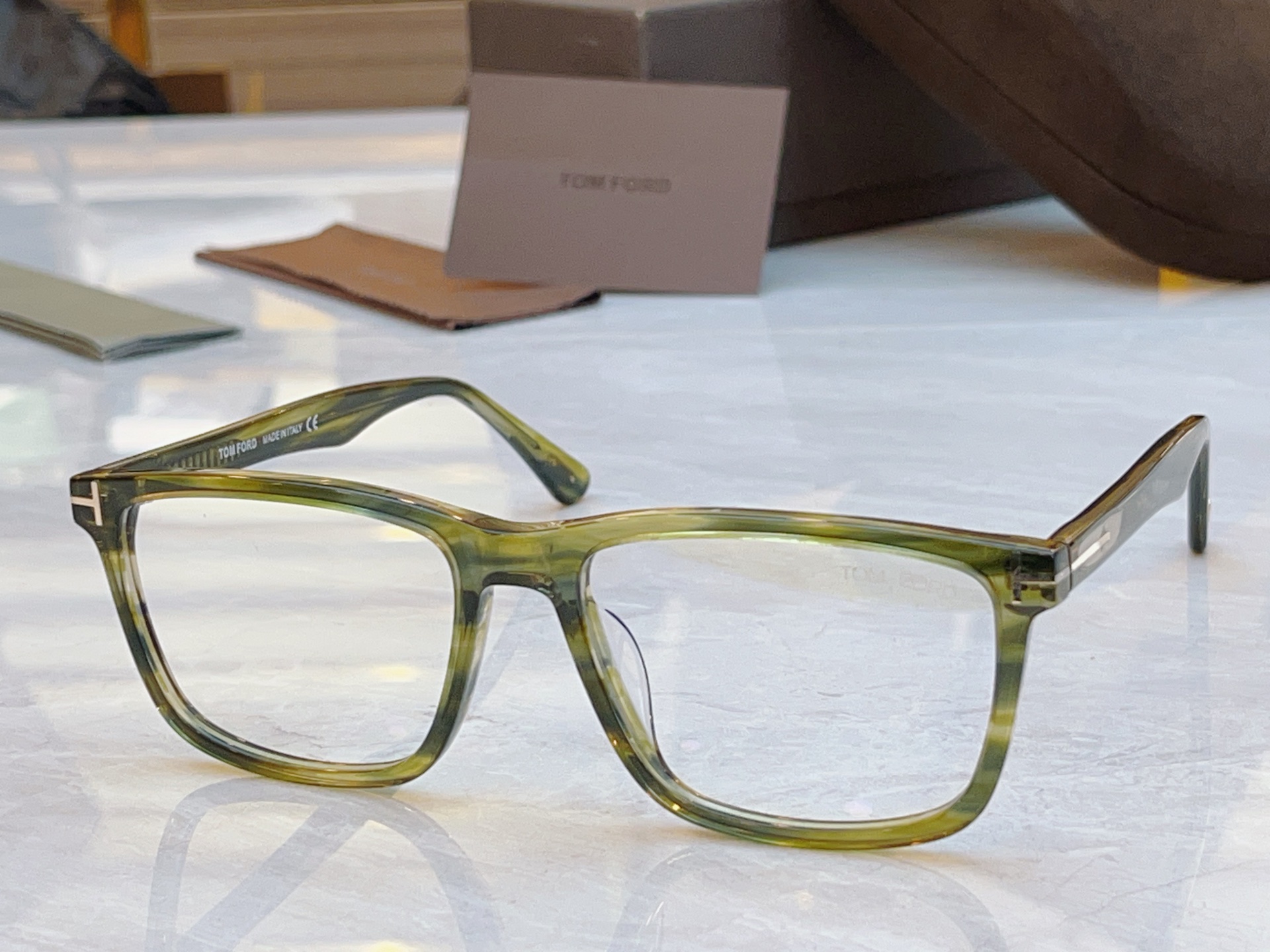 ，【TOM FOR*】汤姆*福特新款眼镜架，MODEL：TF5979，SIZE：54口19-145