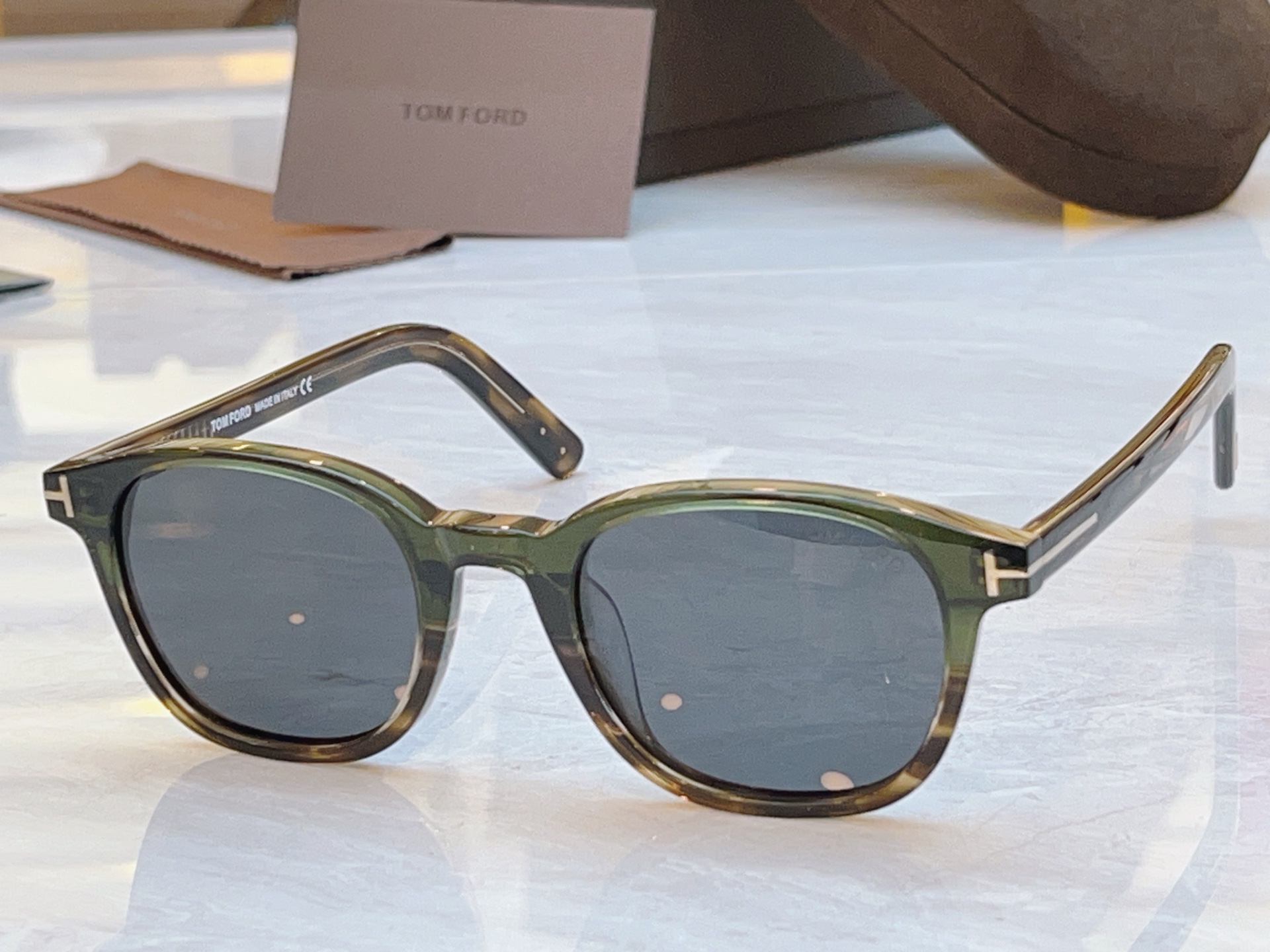 ，【TOM FOR*】汤姆*福特新款太阳镜，MODEL：TF981，SIZE：51口20-145