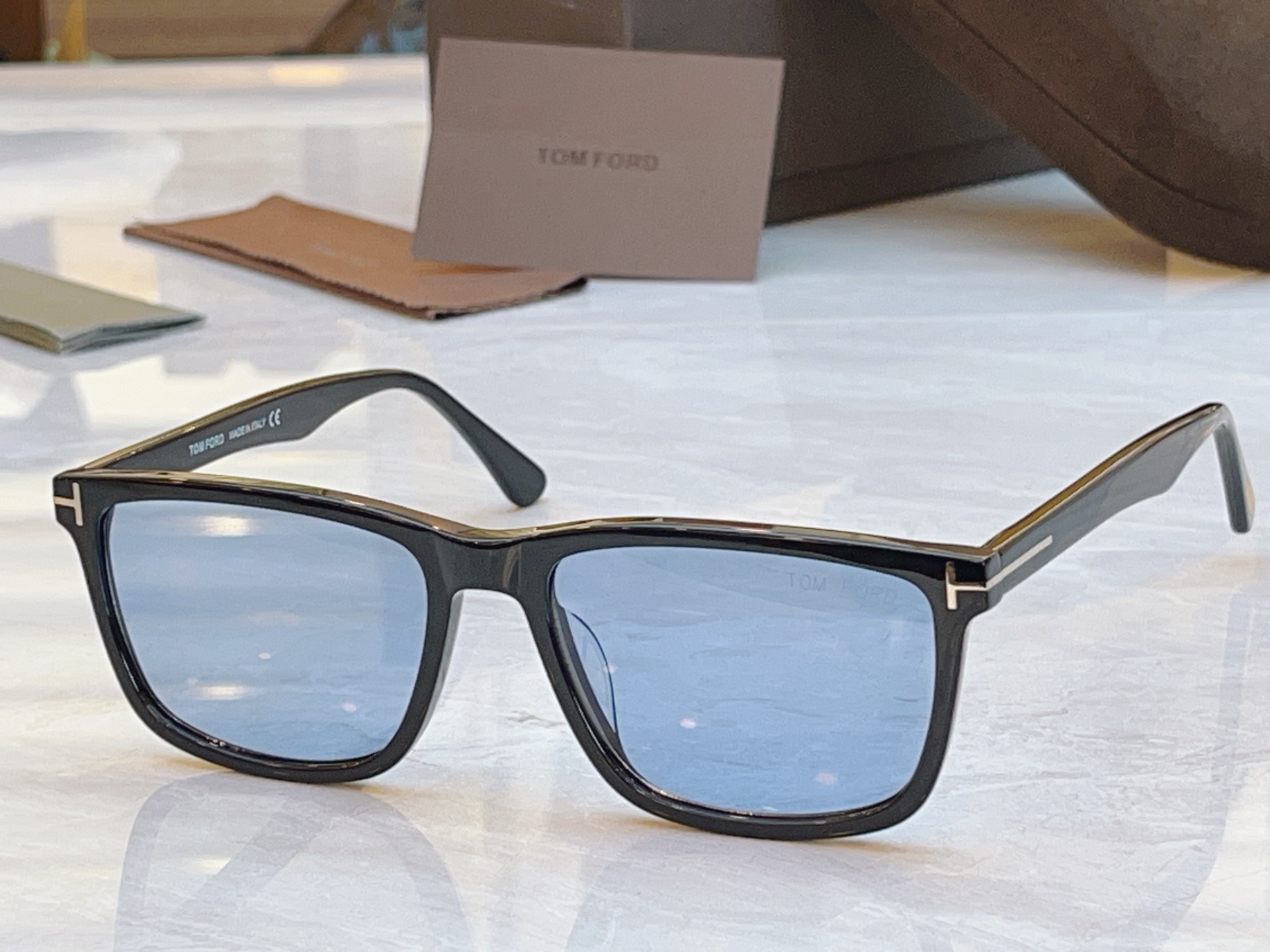 ，【TOM FOR*】汤姆*福特新款太阳镜，MODEL：TF5979，SIZE：54口19-145