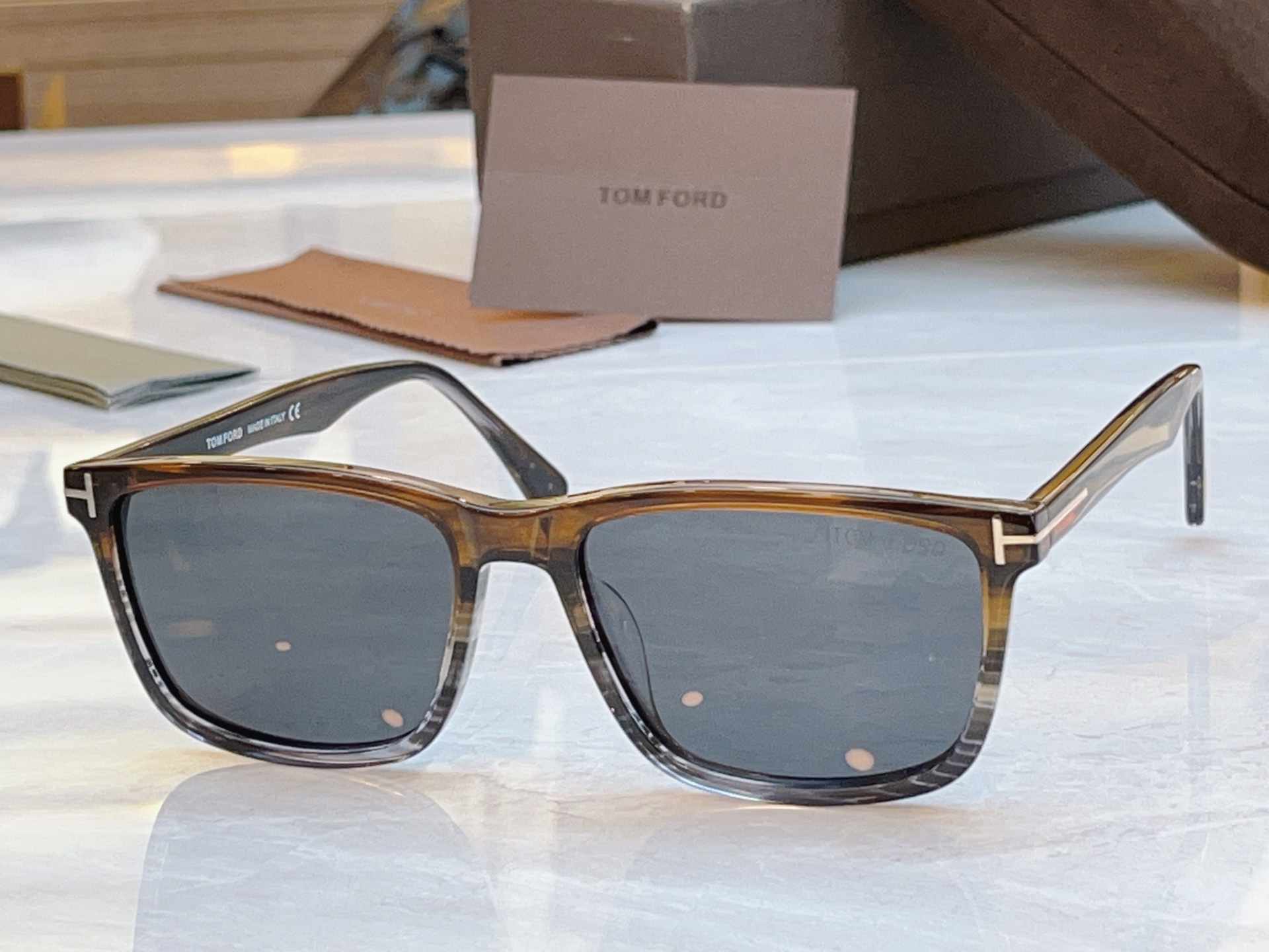 ，【TOM FOR*】汤姆*福特新款太阳镜，MODEL：TF5979，SIZE：54口19-145