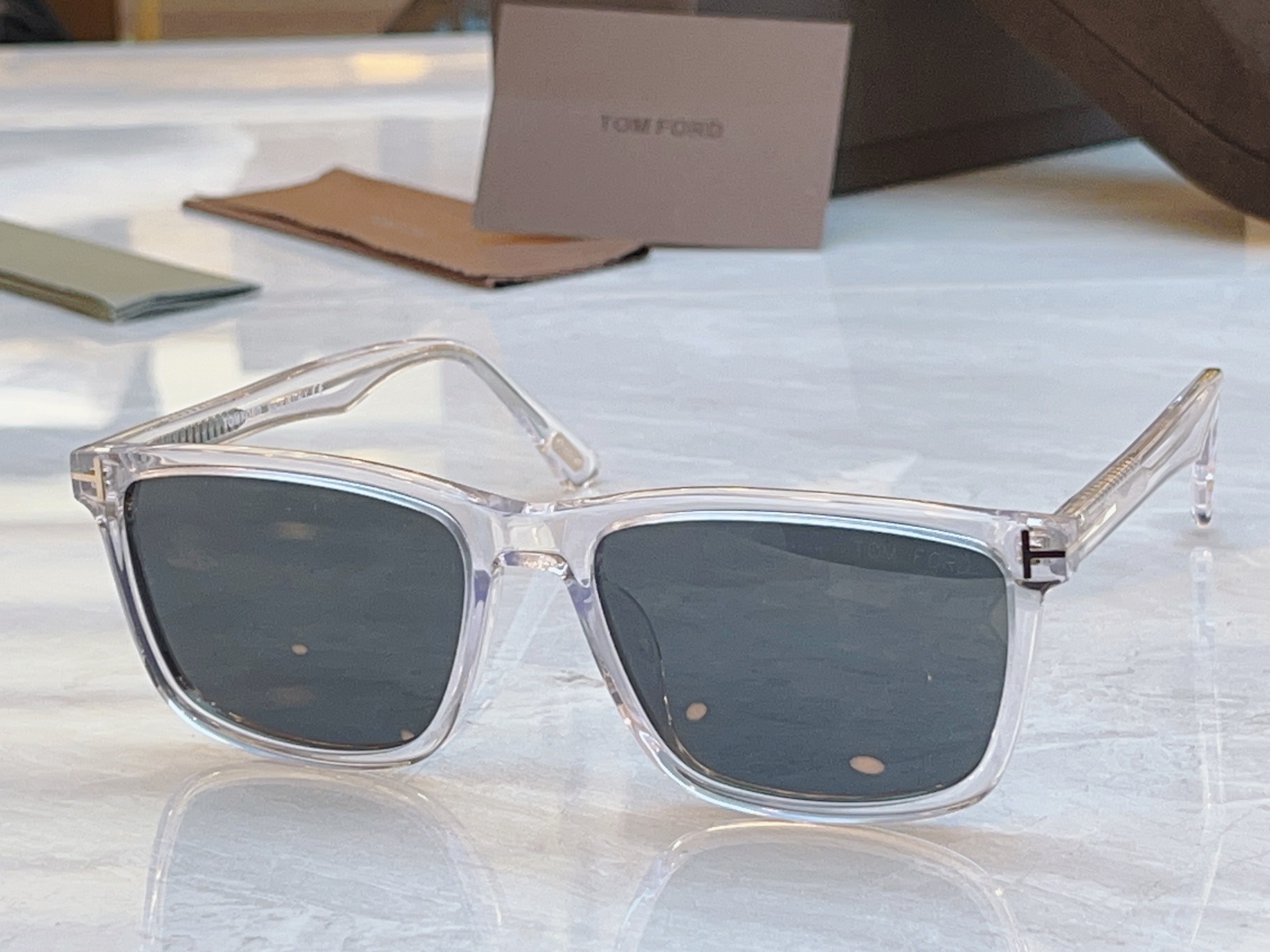 ，【TOM FOR*】汤姆*福特新款太阳镜，MODEL：TF5979，SIZE：54口19-145