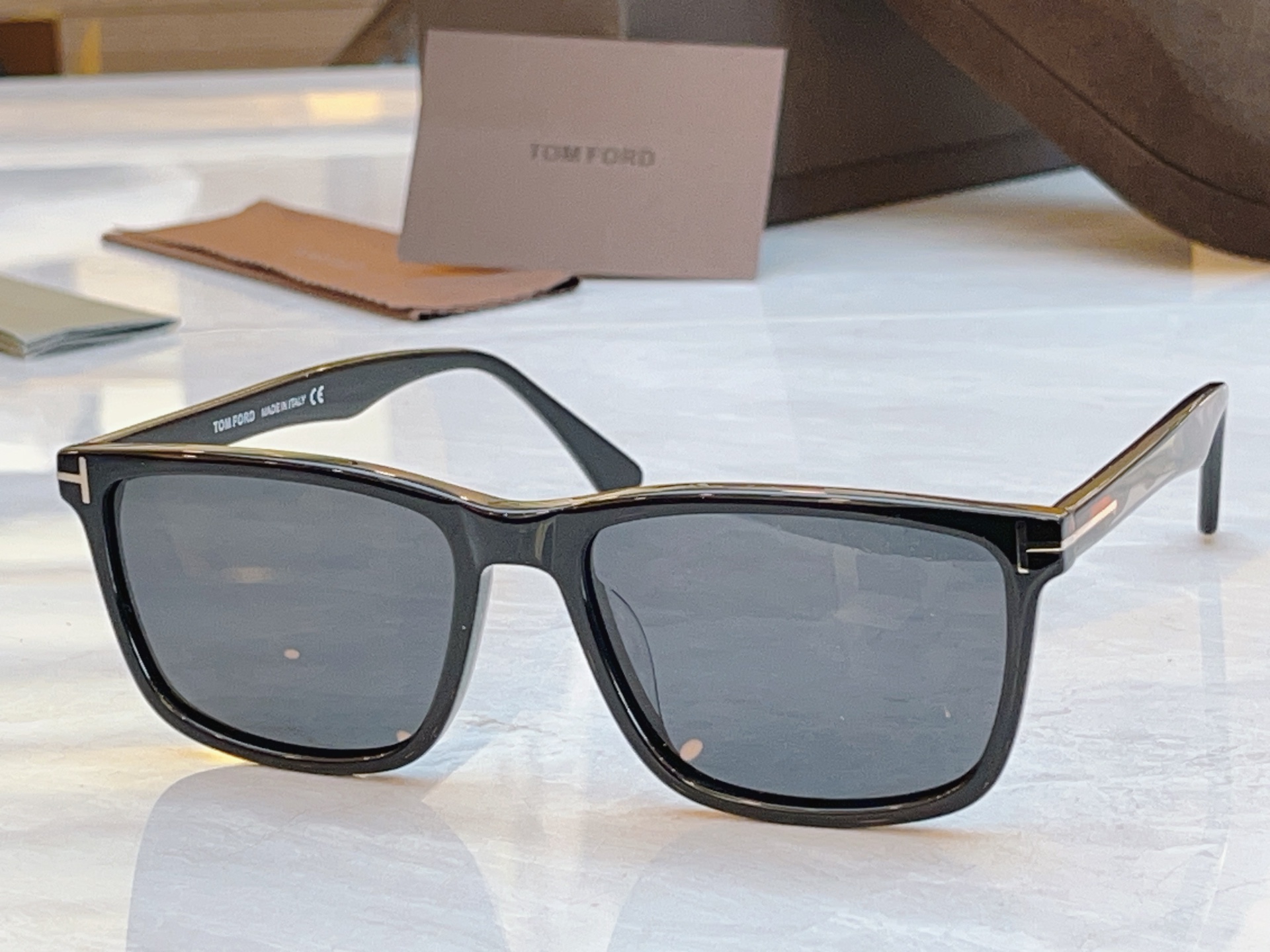 ，【TOM FOR*】汤姆*福特新款太阳镜，MODEL：TF5979，SIZE：54口19-145