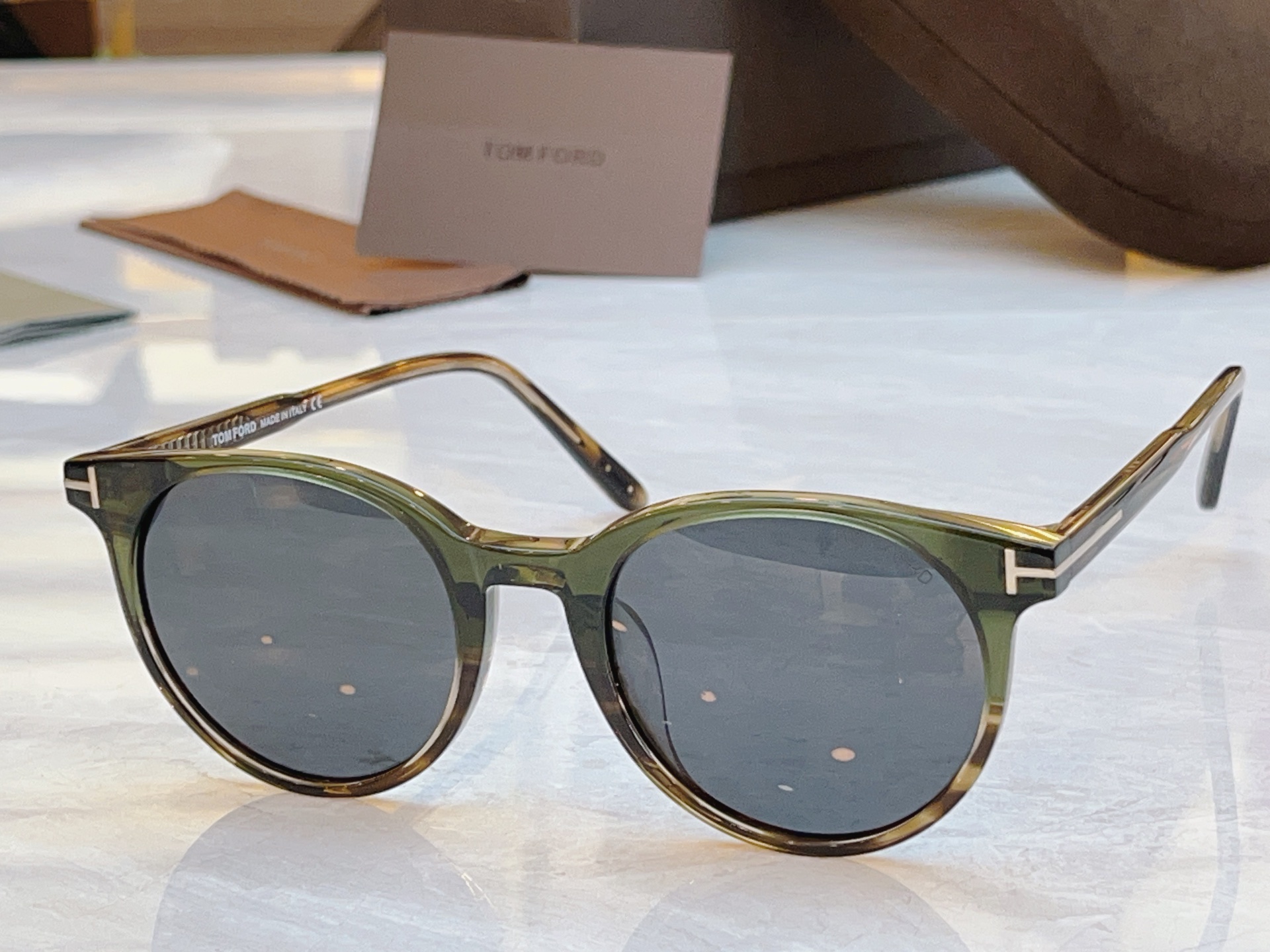 ，【TOM FOR*】汤姆*福特新款太阳镜，MODEL：TF5695，SIZE：51口20-145