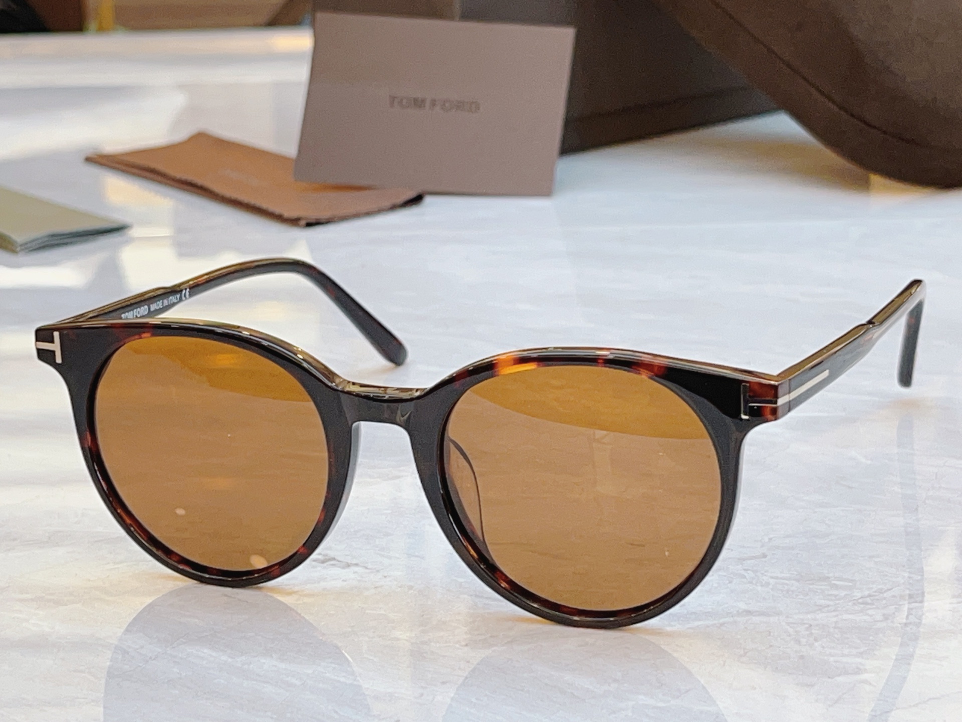 ，【TOM FOR*】汤姆*福特新款太阳镜，MODEL：TF5695，SIZE：51口20-145