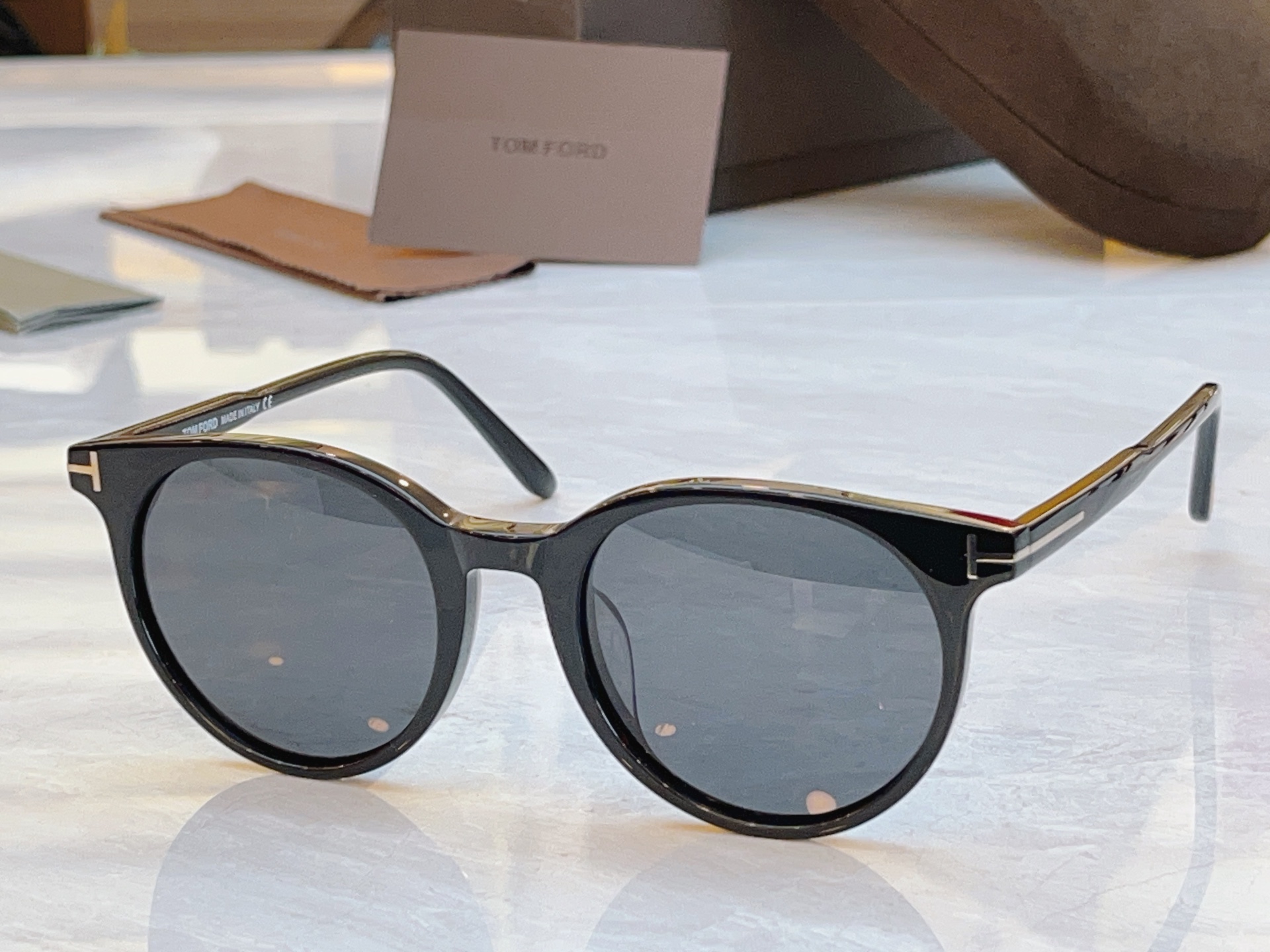 ，【TOM FOR*】汤姆*福特新款太阳镜，MODEL：TF5695，SIZE：51口20-145