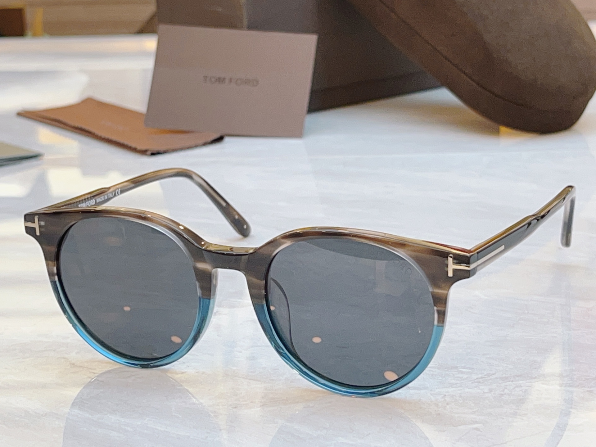 ，【TOM FOR*】汤姆*福特新款太阳镜，MODEL：TF5695，SIZE：51口20-145