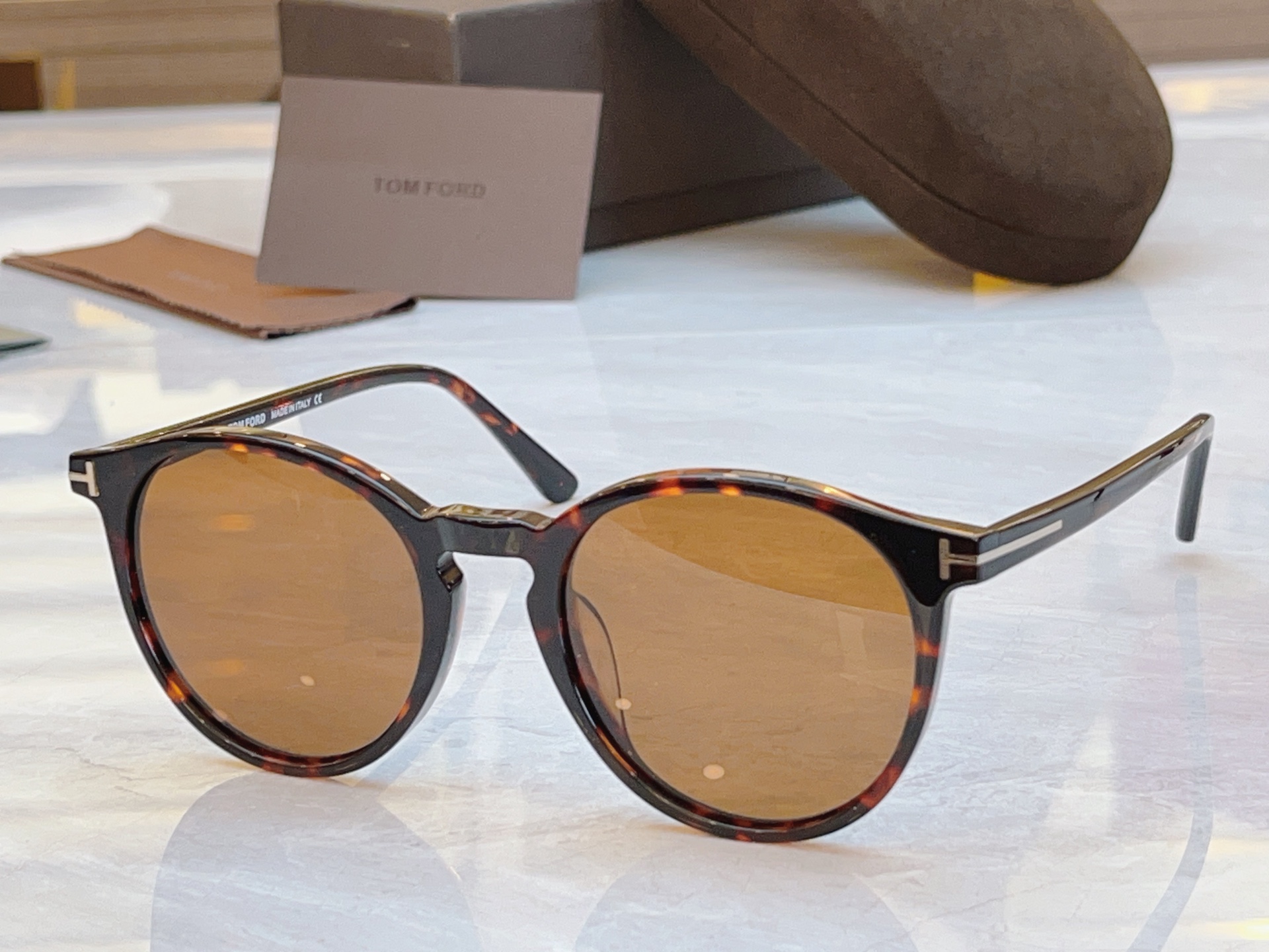 ，【TOM FOR*】汤姆*福特新款太阳镜，MODEL：TF5294，SIZE：51口21-145