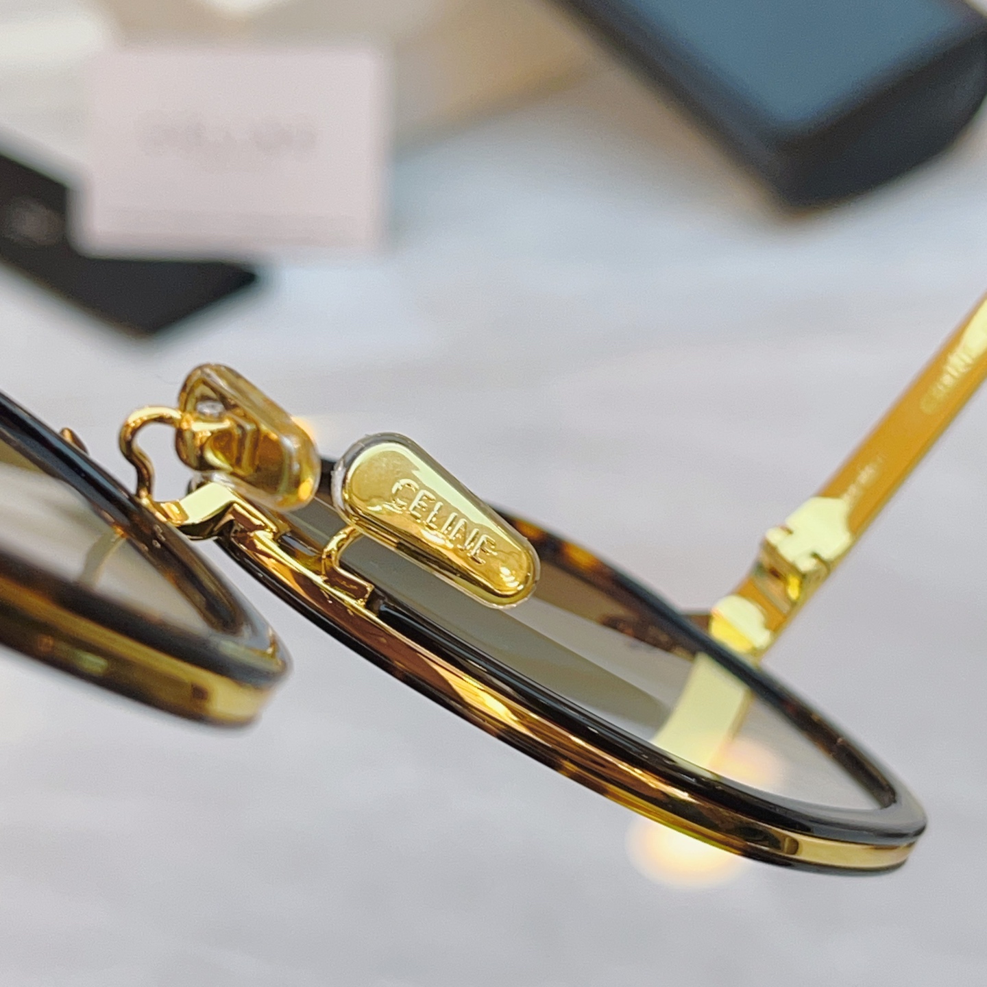 ，【CELIN*】赛*琳新款太阳镜， MODEL:CL42128U，SIZE: 55口22-145