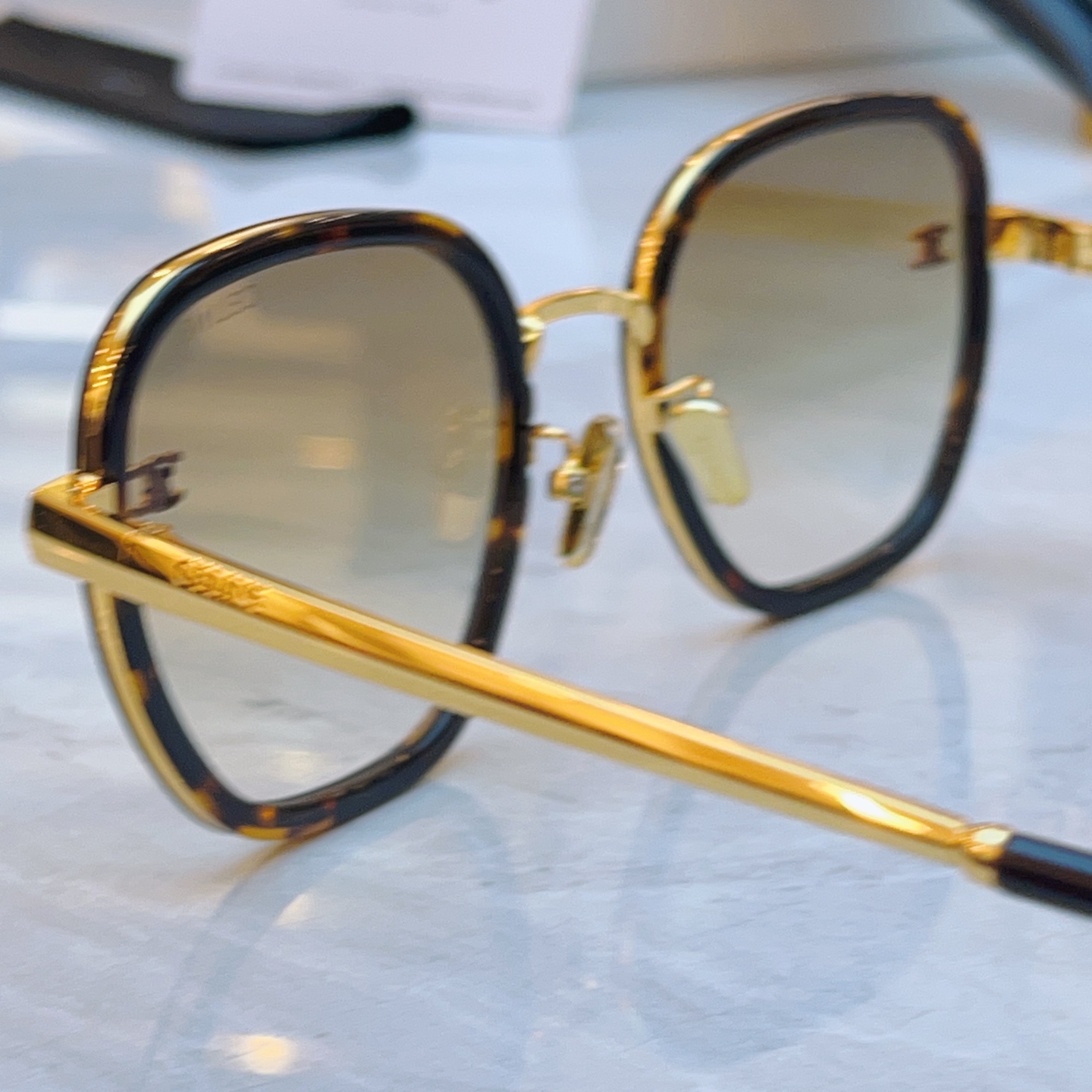 ，【CELIN*】赛*琳新款太阳镜， MODEL:CL42128U，SIZE: 55口22-145