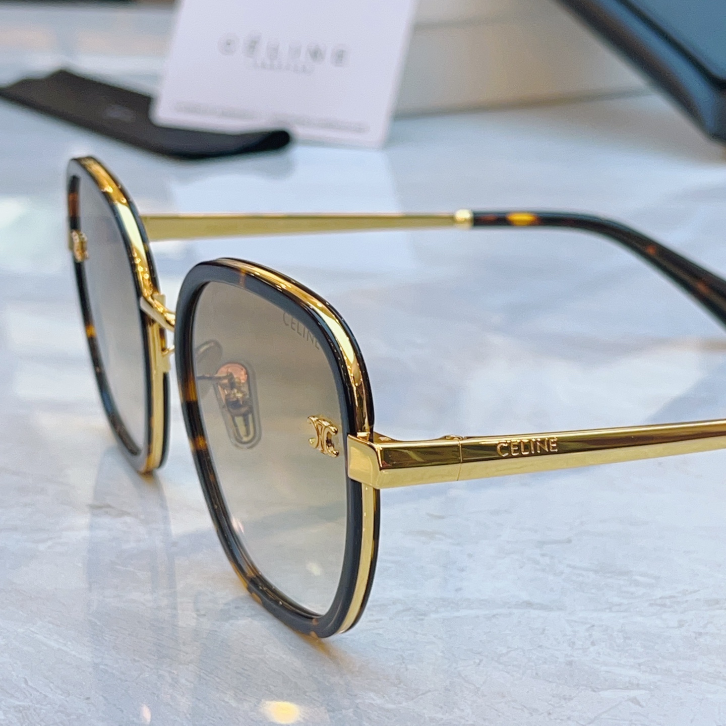 ，【CELIN*】赛*琳新款太阳镜， MODEL:CL42128U，SIZE: 55口22-145