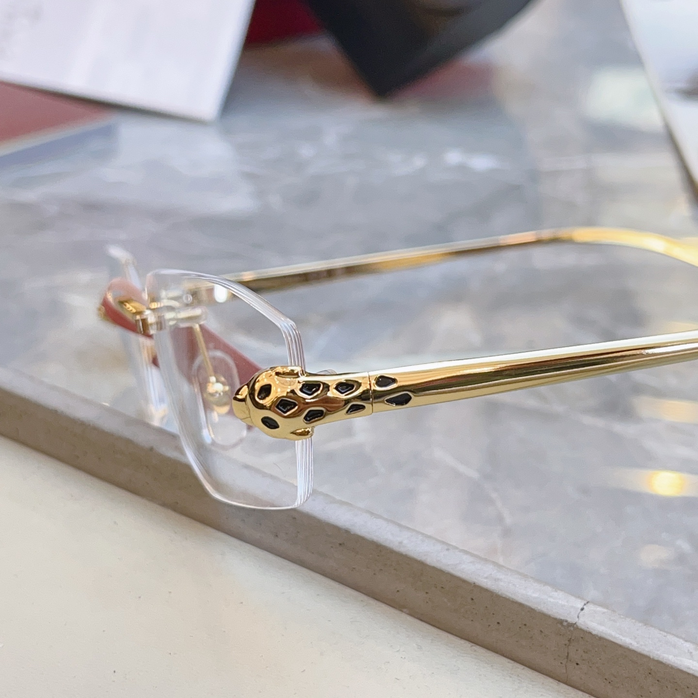 高版本✨，【CARTIE*】卡地*亚新款眼镜架，18K金电镀 镜片蔡司logo✨， MODEL:CT04