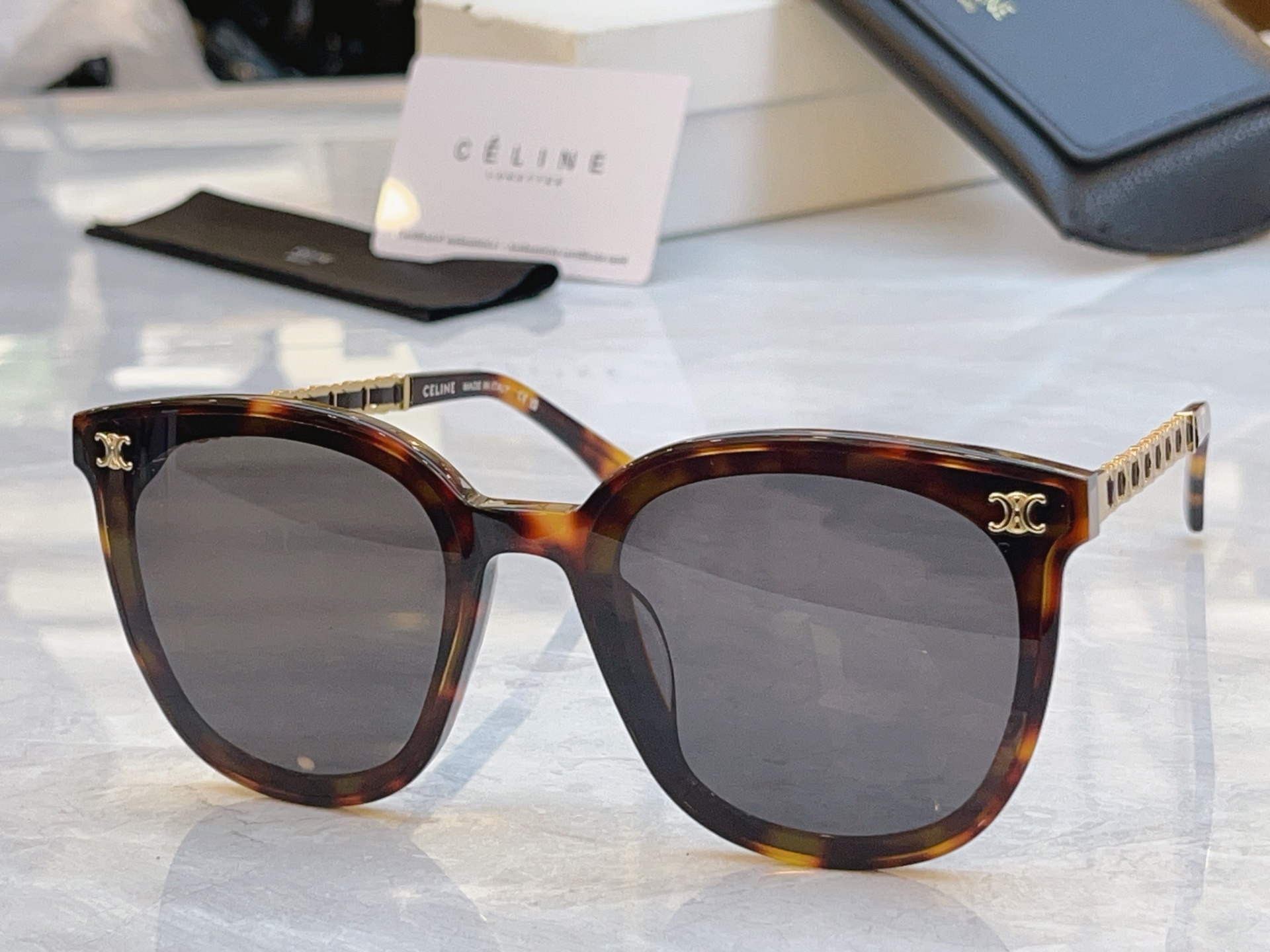 ，【CELIN*】赛*琳新款太阳镜， MODEL:CL40268，SIZE: 65口18-145