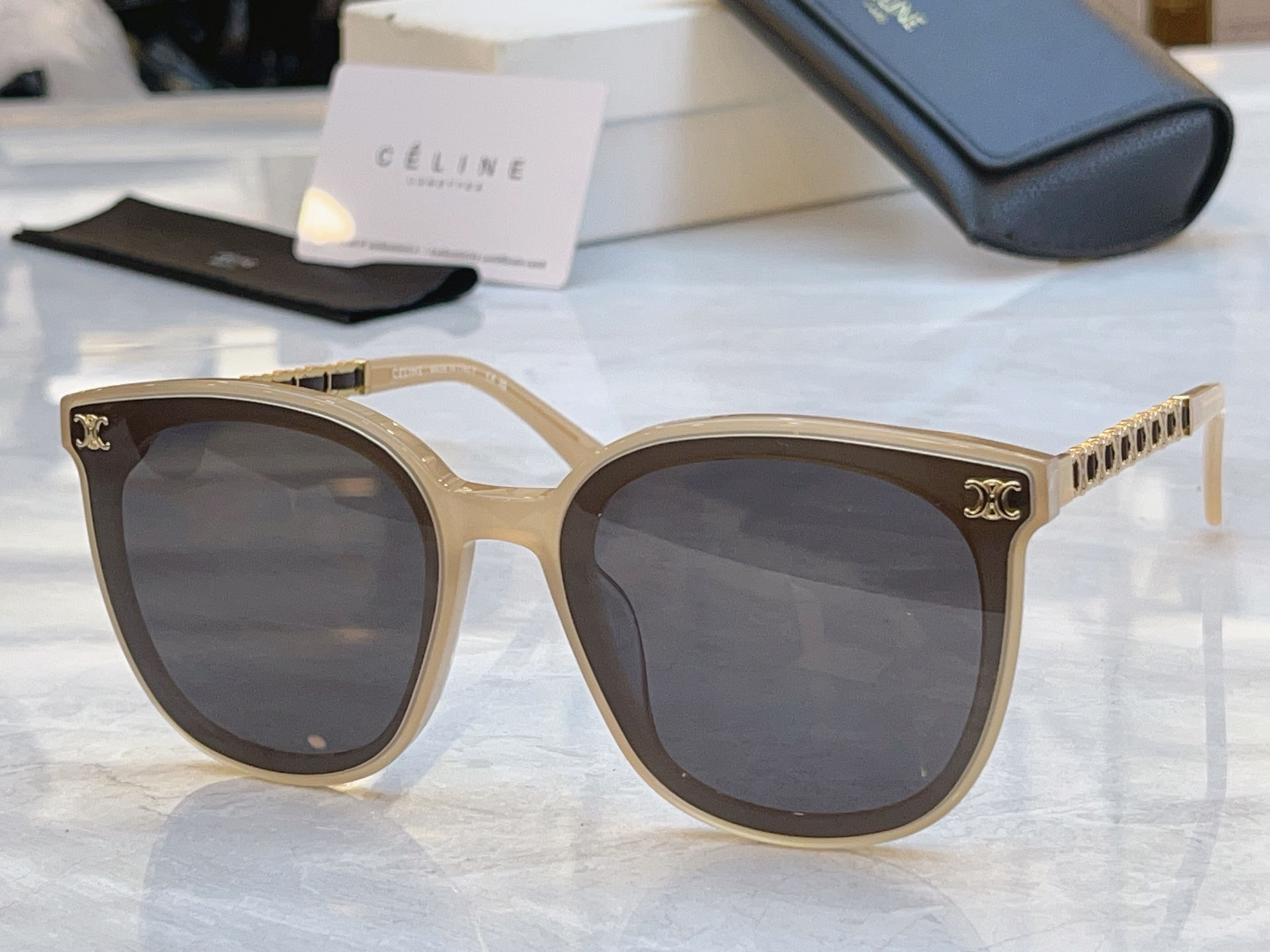 ，【CELIN*】赛*琳新款太阳镜， MODEL:CL40268，SIZE: 65口18-145