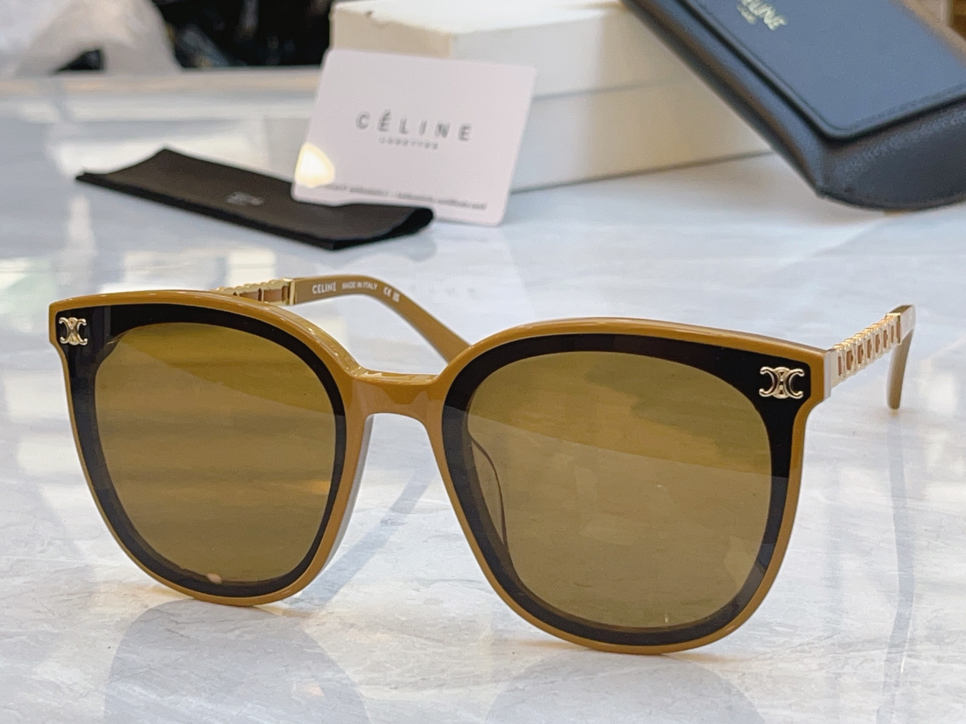 ，【CELIN*】赛*琳新款太阳镜， MODEL:CL40268，SIZE: 65口18-145