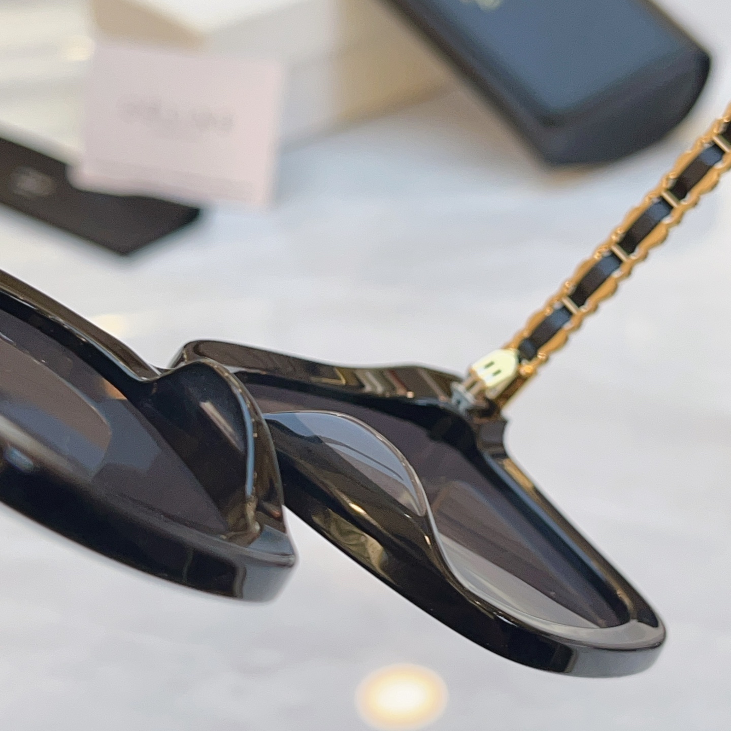 ，【CELIN*】赛*琳新款太阳镜， MODEL:CL40267，SIZE: 64口15-145