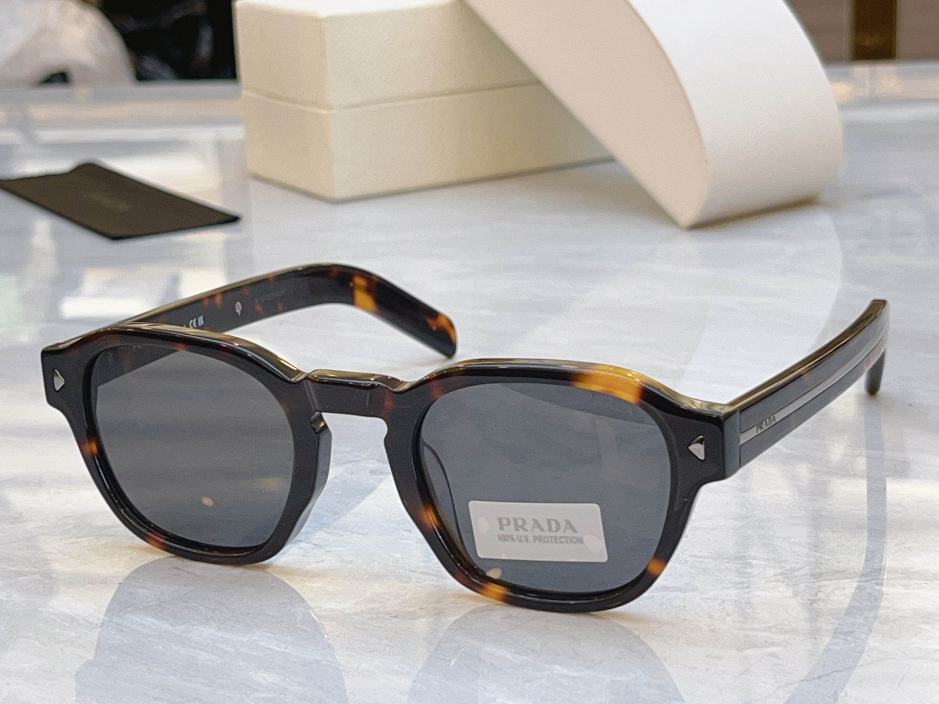 ，【PRAD*】普拉*达新款太阳镜🕶️，MODEL：SPR A16S，SIZE：52口24-150