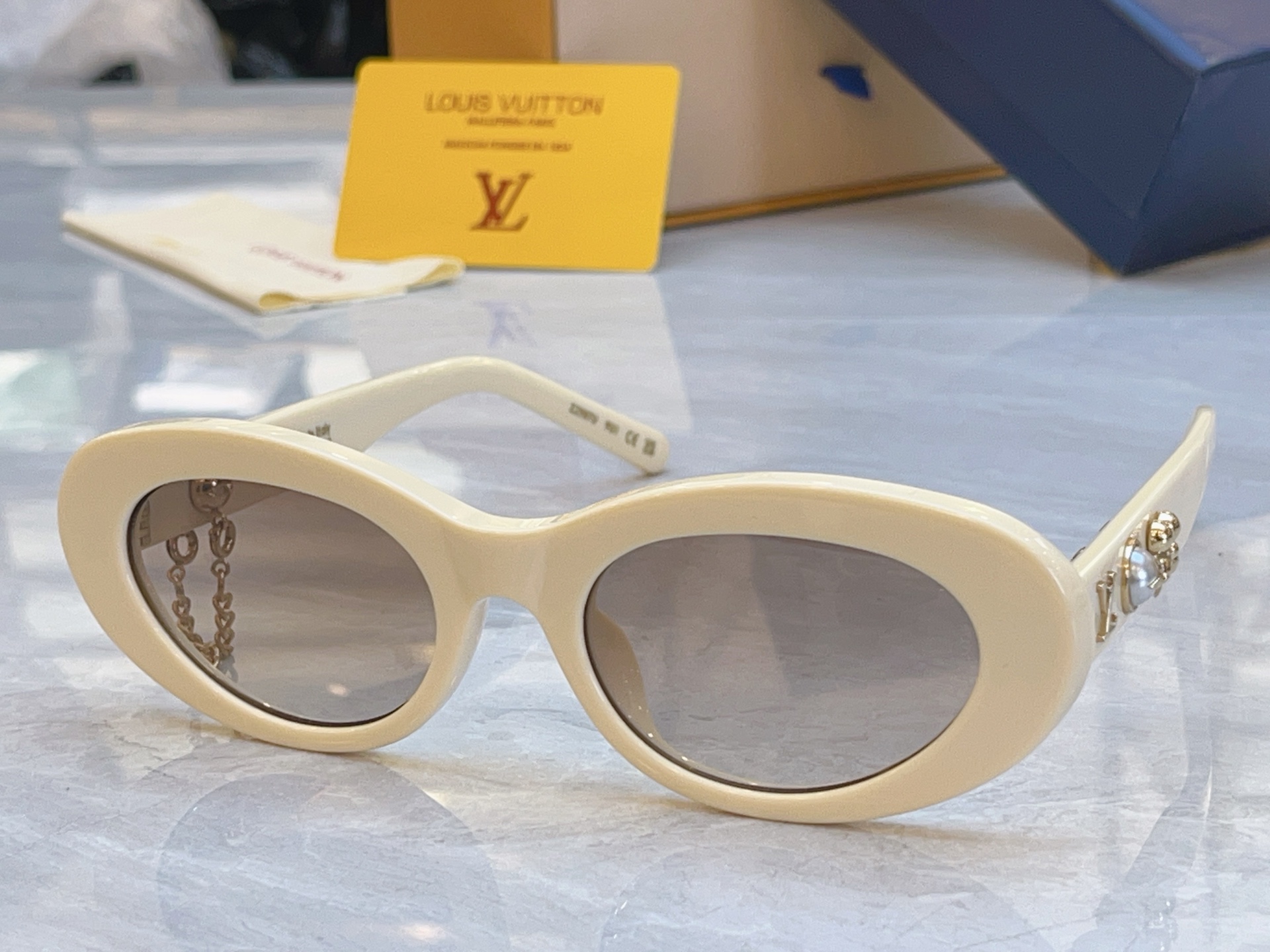 ，【LOUIS VUITTO*】路易*威登新款太阳镜，MODEL：Z3044W，SIZE：53口20-1