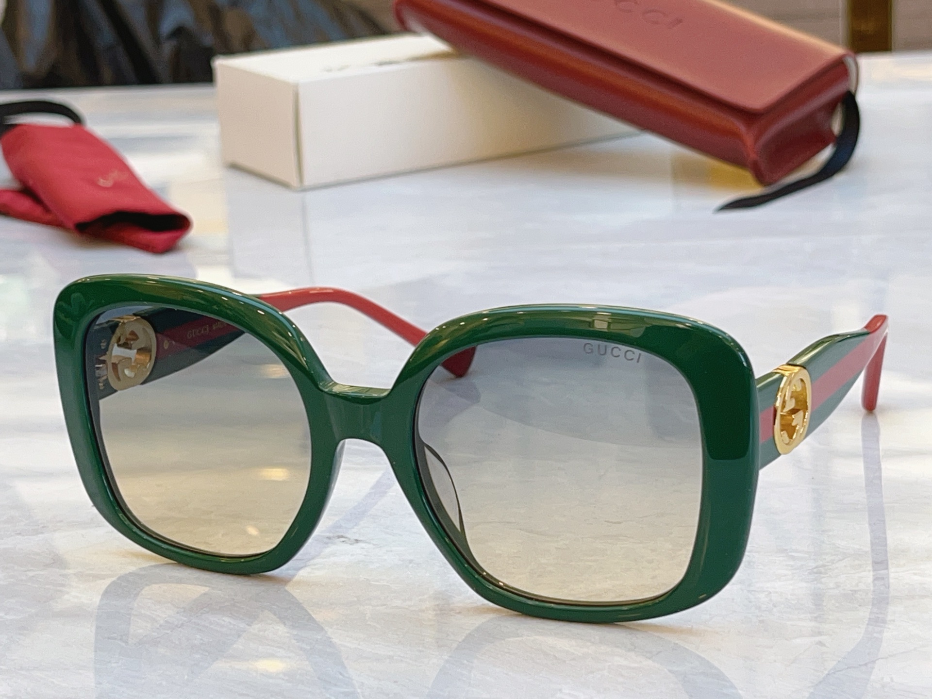 ，【GUCC*】古*驰新款太阳镜，MODEL：GG1029S，SIZE：56口21-142