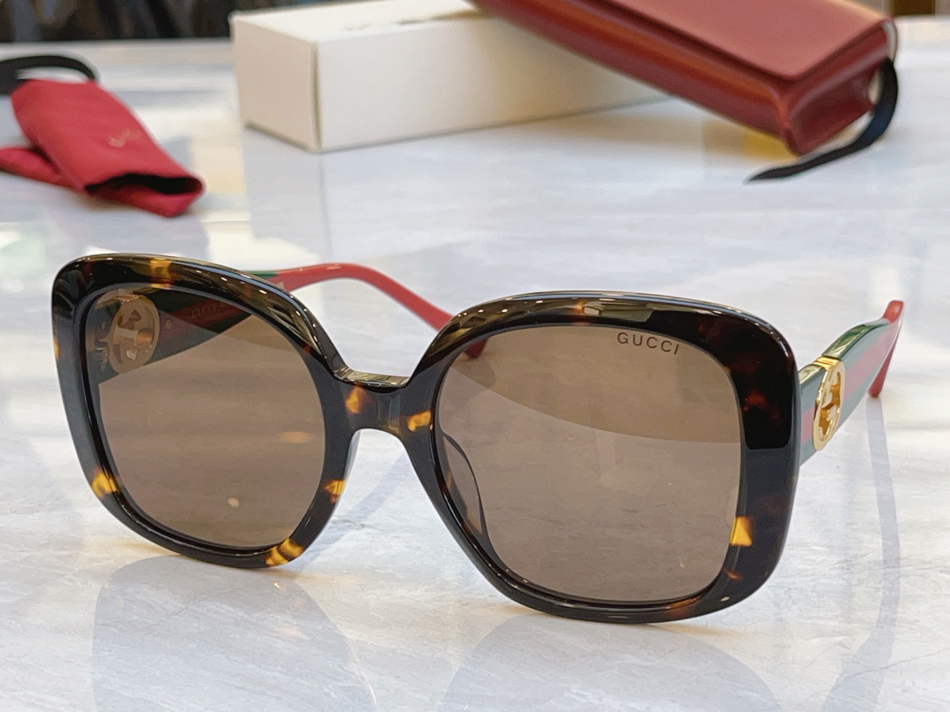 ，【GUCC*】古*驰新款太阳镜，MODEL：GG1029S，SIZE：56口21-142