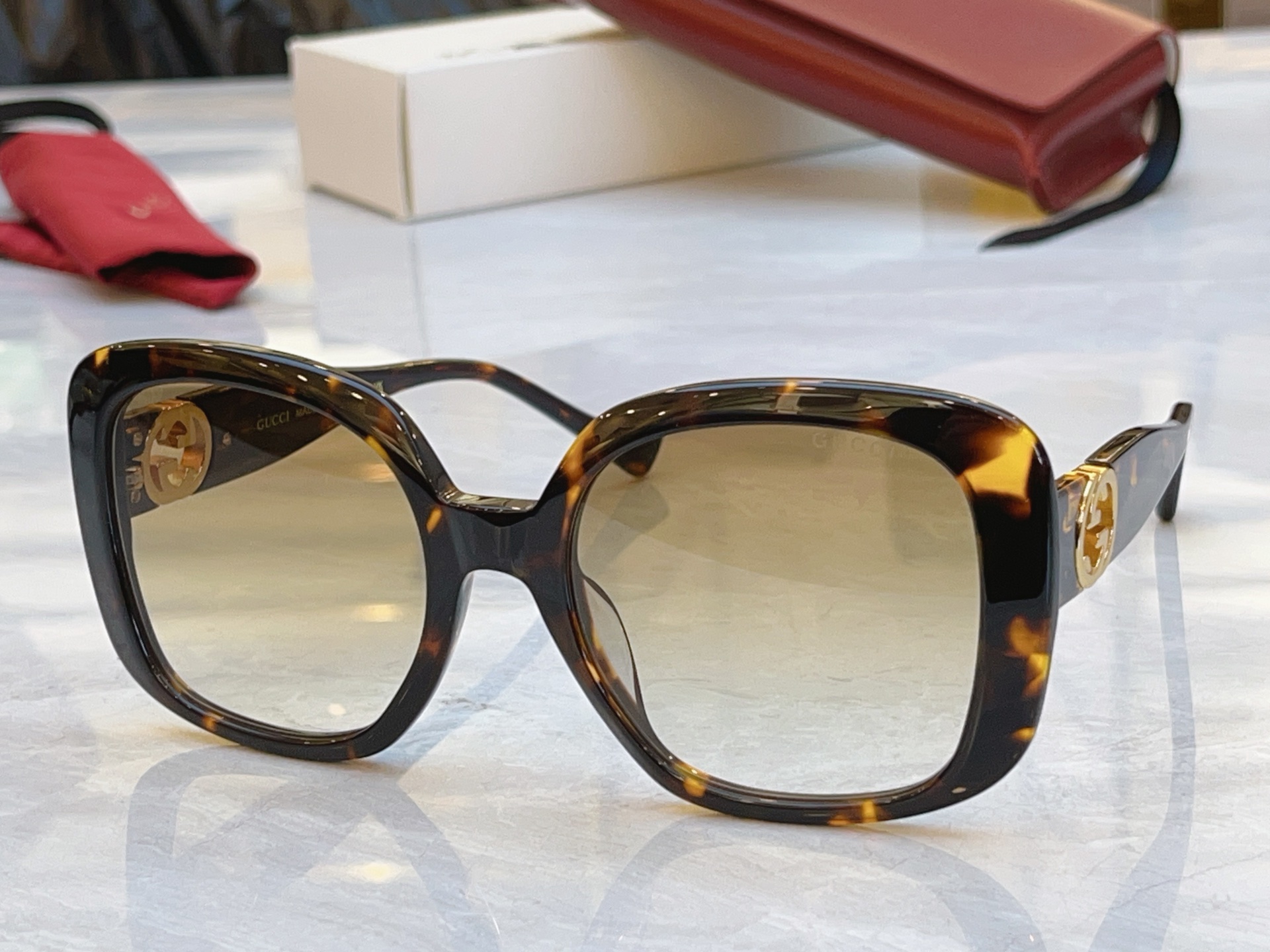 ，【GUCC*】古*驰新款太阳镜，MODEL：GG1029S，SIZE：56口21-142