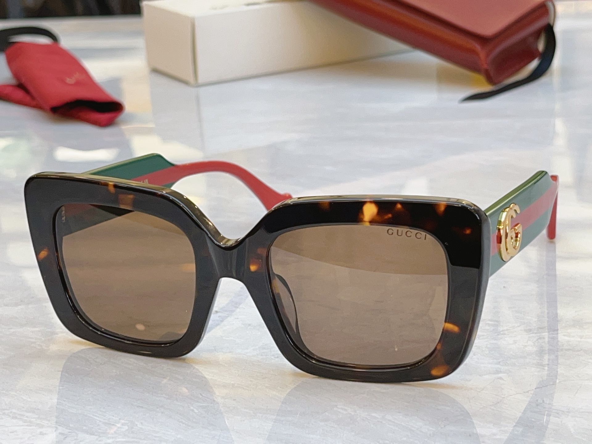 ，【GUCC*】古*驰新款太阳镜，MODEL：GG1560S，SIZE：52口22-145