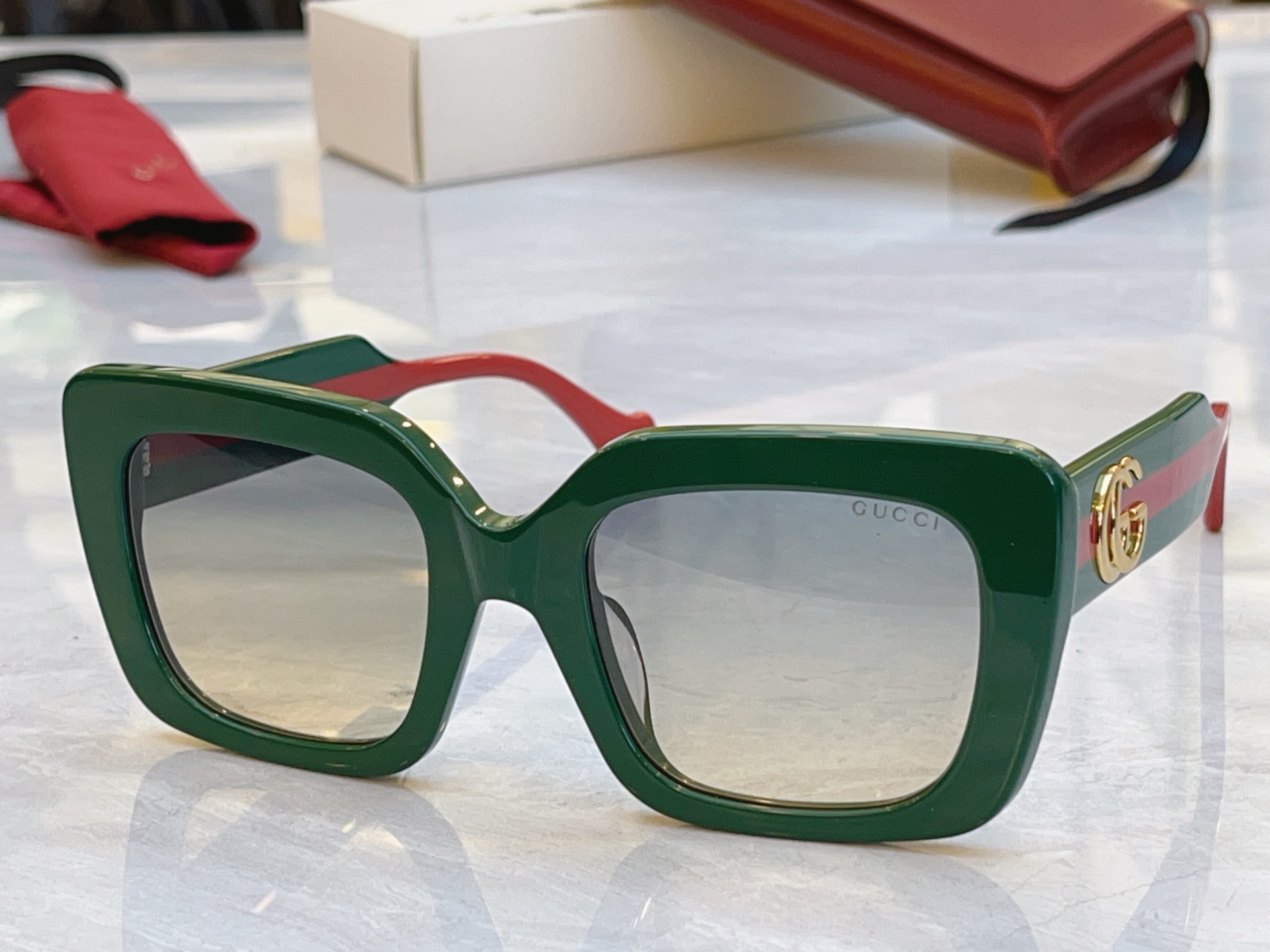 ，【GUCC*】古*驰新款太阳镜，MODEL：GG1560S，SIZE：52口22-145