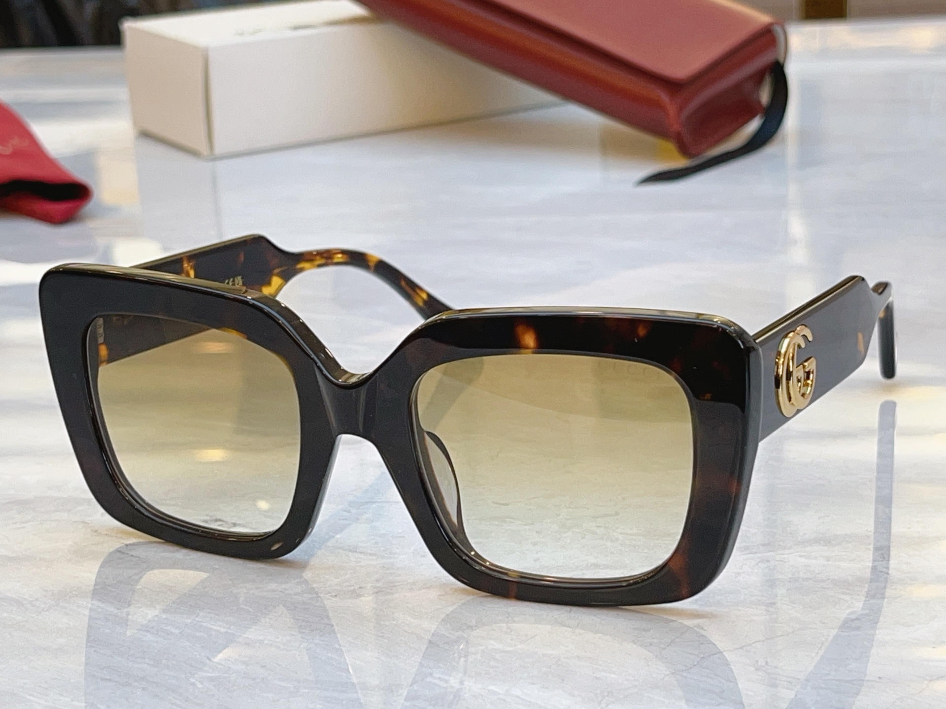 ，【GUCC*】古*驰新款太阳镜，MODEL：GG1560S，SIZE：52口22-145