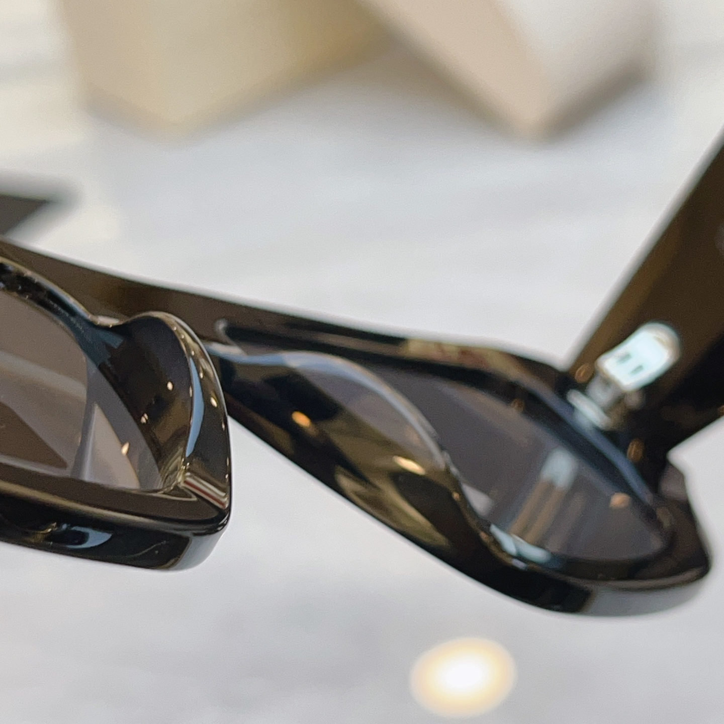 ，【PRAD*】普拉*达新款太阳镜🕶️，MODEL：SPR D04SU，SIZE：53口20-145