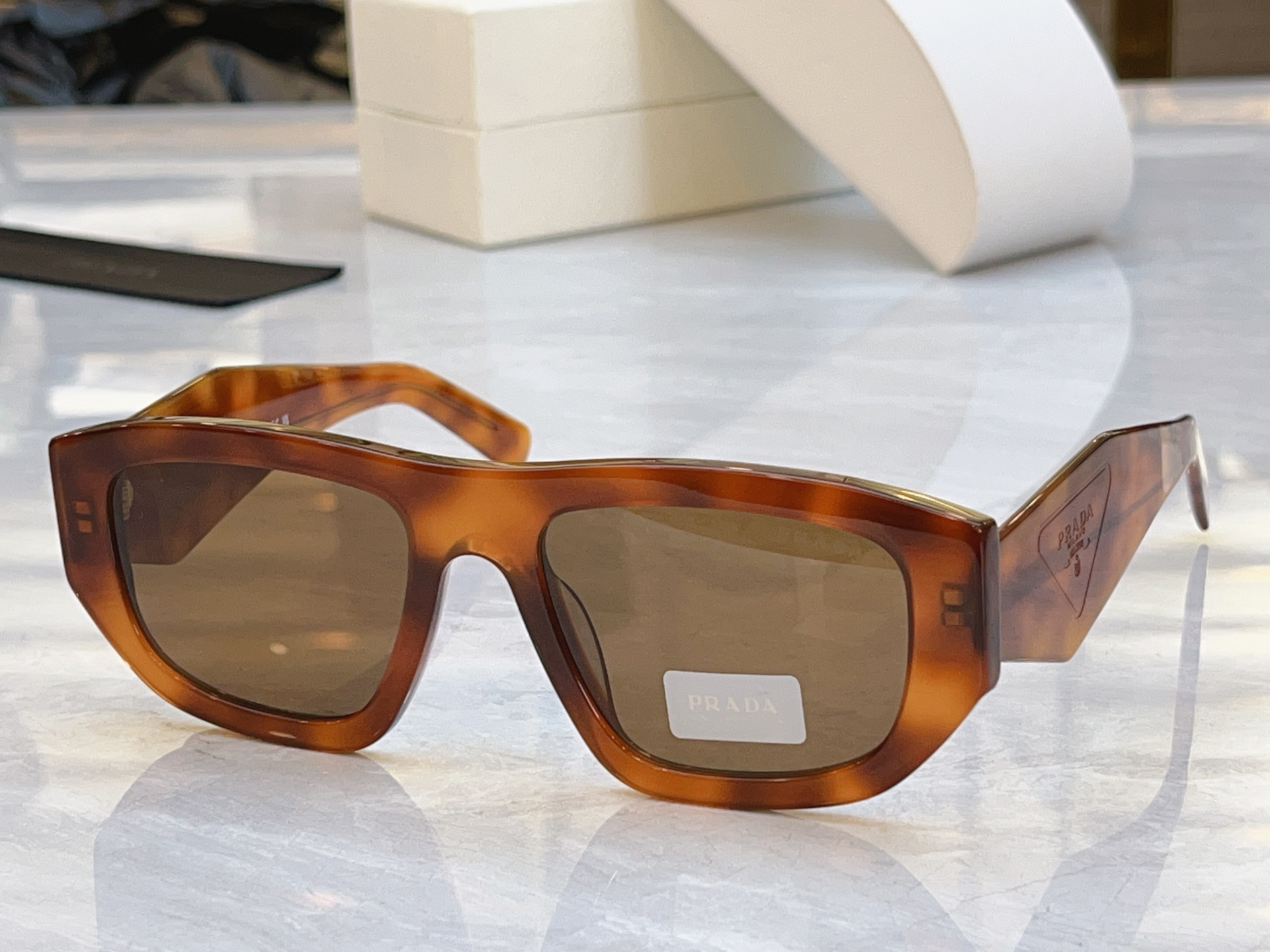 ，【PRAD*】普拉*达新款太阳镜🕶️，MODEL：SPR D04SU，SIZE：53口20-145