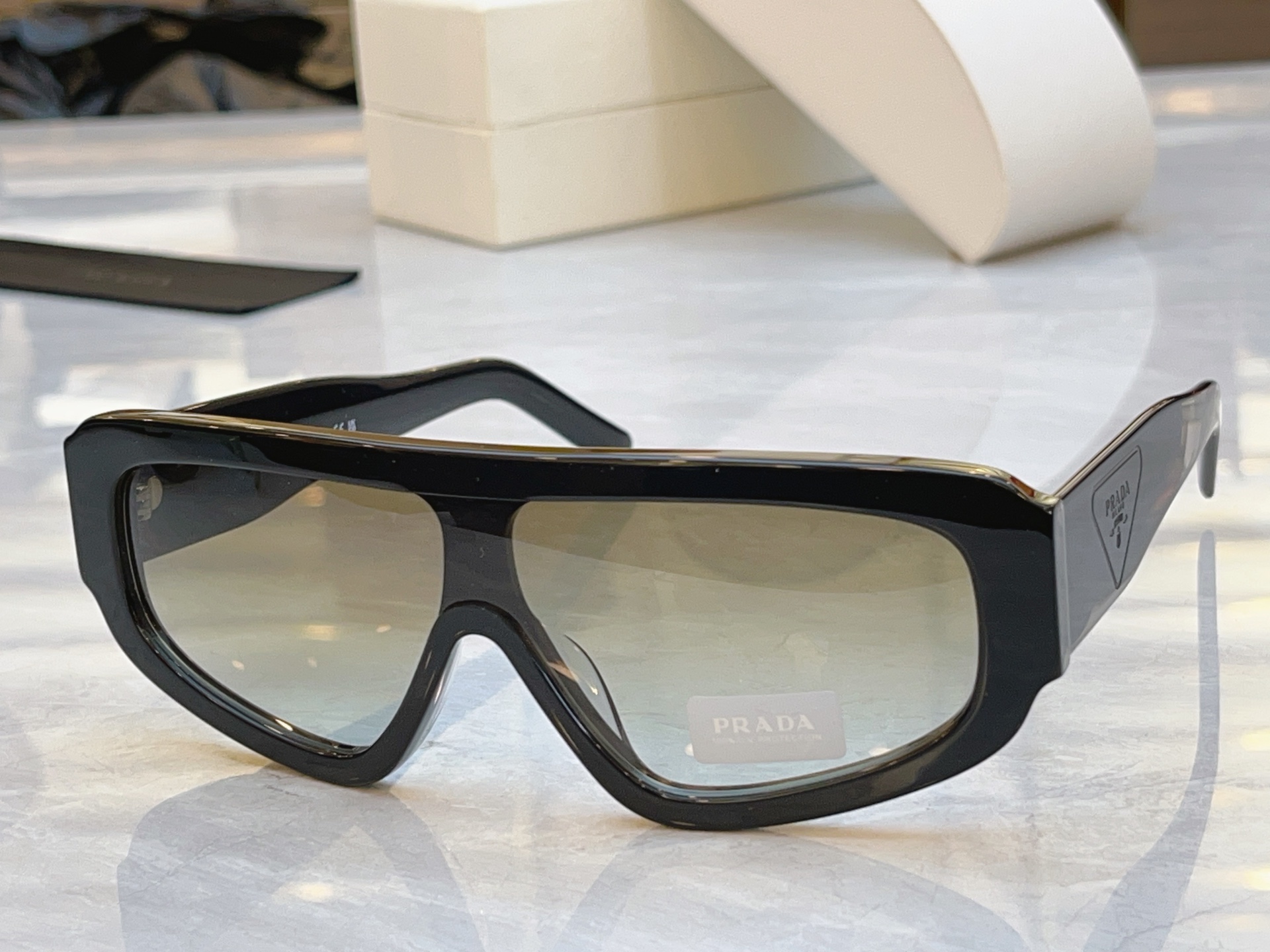 ，【PRAD*】普拉*达新款太阳镜🕶️，MODEL：SPR D10S，SIZE：124口145