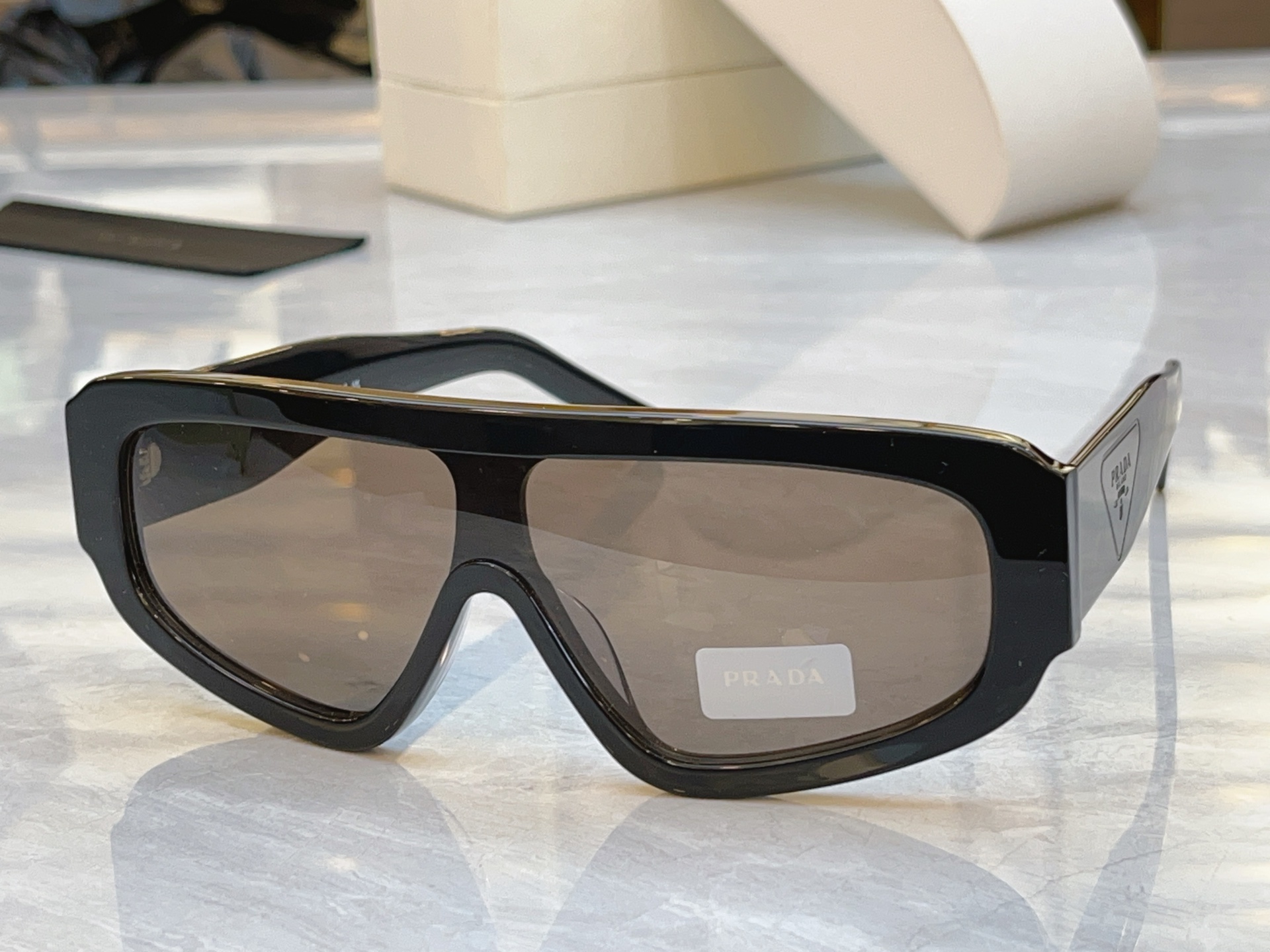 ，【PRAD*】普拉*达新款太阳镜🕶️，MODEL：SPR D10S，SIZE：124口145