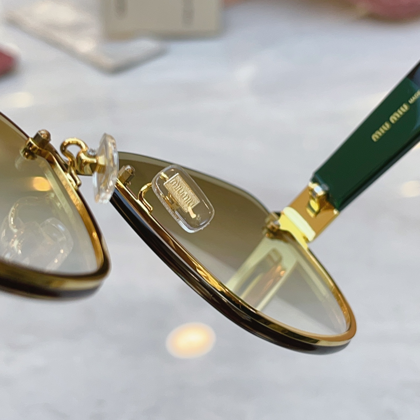 ，【MIUMI*】缪*缪新款太阳镜，Mod: MU 59ZS，SIZE:61口16-145