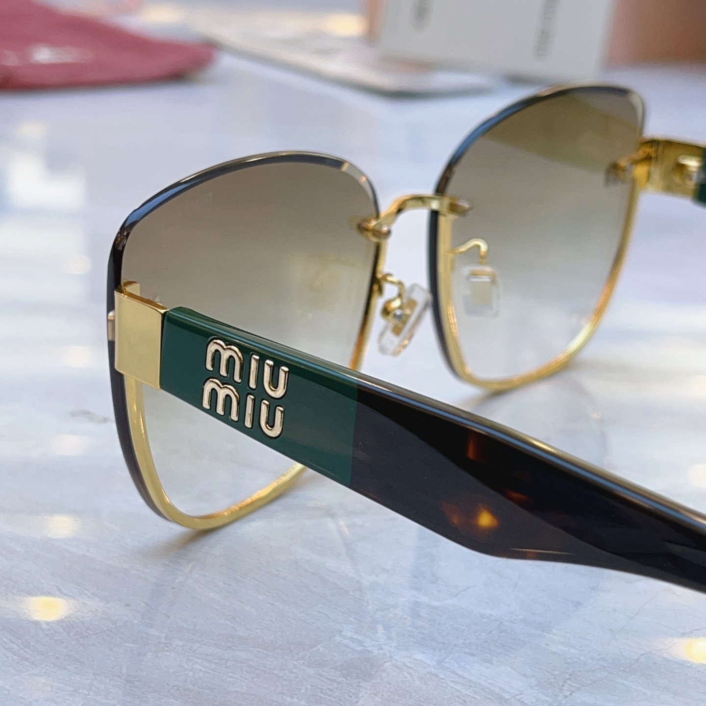 ，【MIUMI*】缪*缪新款太阳镜，Mod: MU 59ZS，SIZE:61口16-145