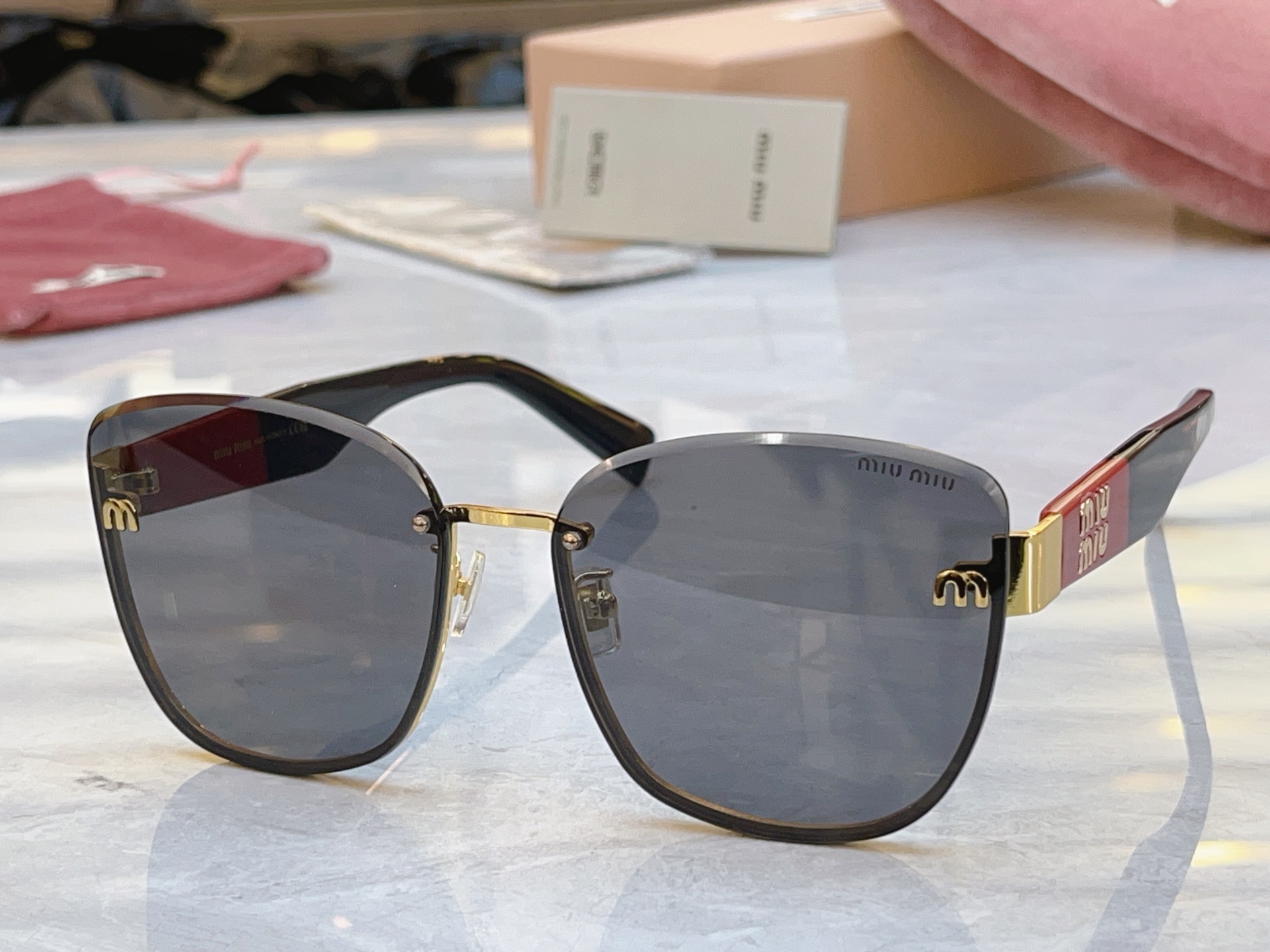 ，【MIUMI*】缪*缪新款太阳镜，Mod: MU 59ZS，SIZE:61口16-145