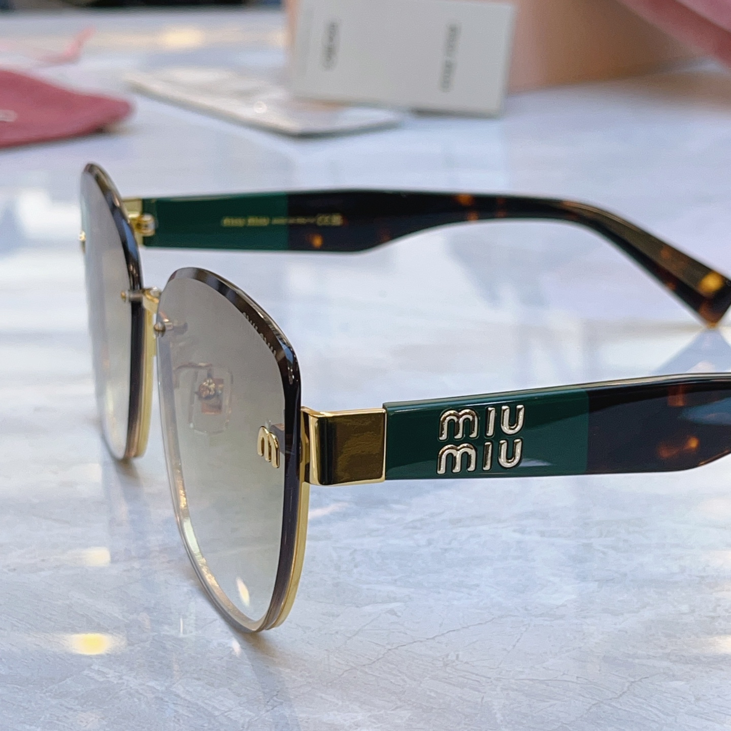 ，【MIUMI*】缪*缪新款太阳镜，Mod: MU 59ZS，SIZE:61口16-145